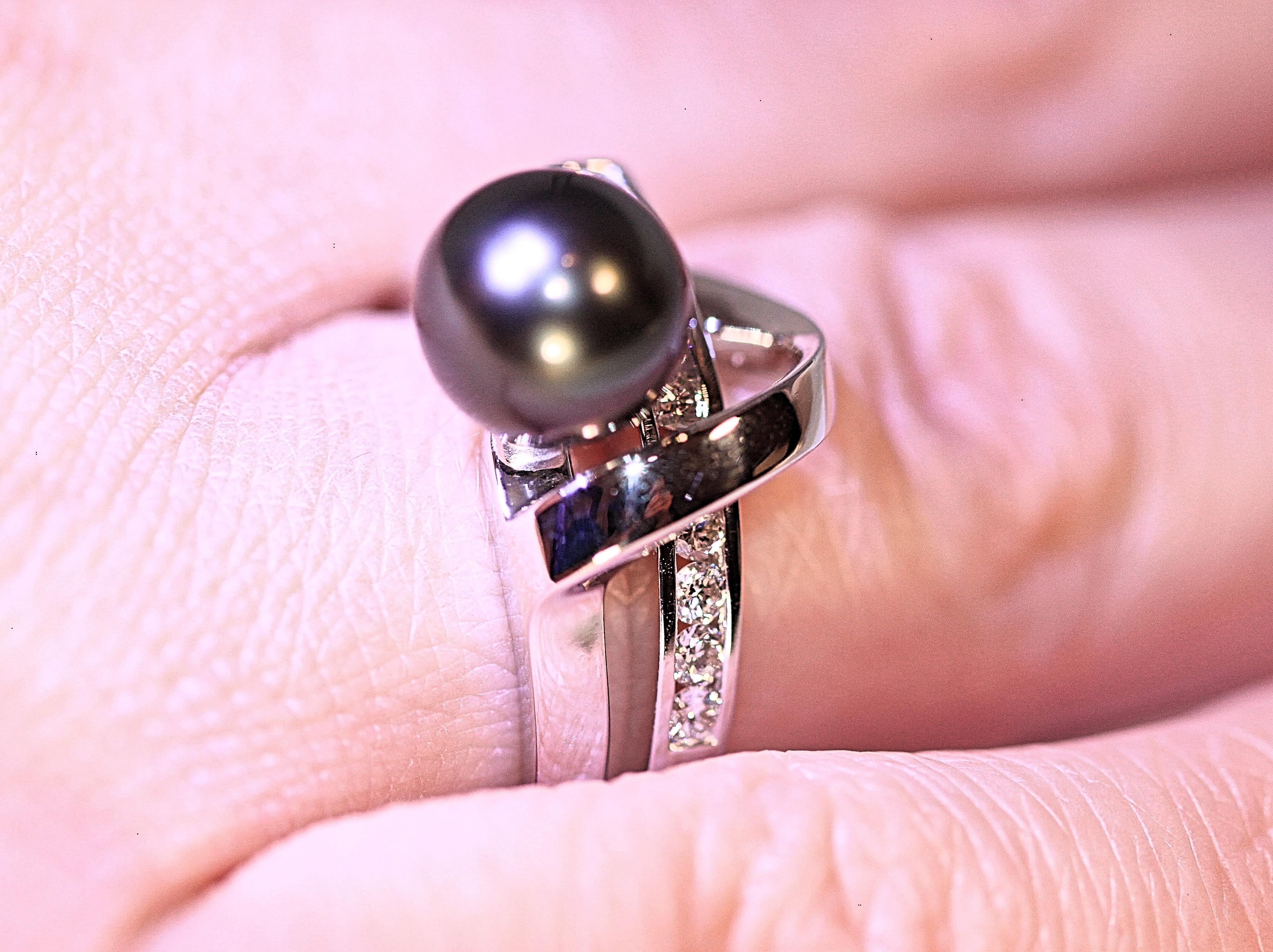 Tahitian South Sea Black Pearl and Diamond Right Hand Ring White Gold For Sale 1