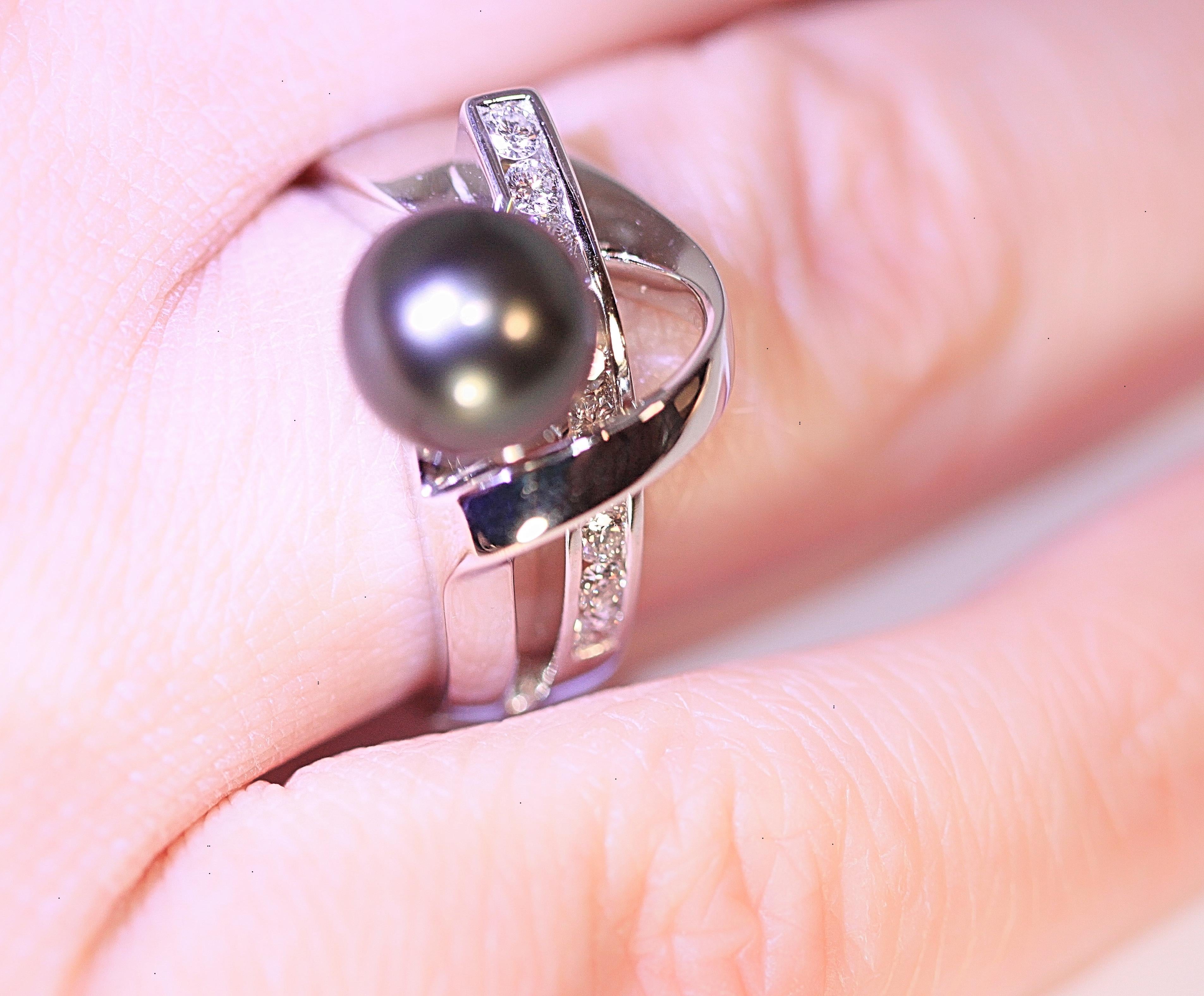 Tahitian South Sea Black Pearl and Diamond Right Hand Ring White Gold For Sale 2