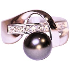 Tahitian South Sea Black Pearl and Diamond Right Hand Ring White Gold