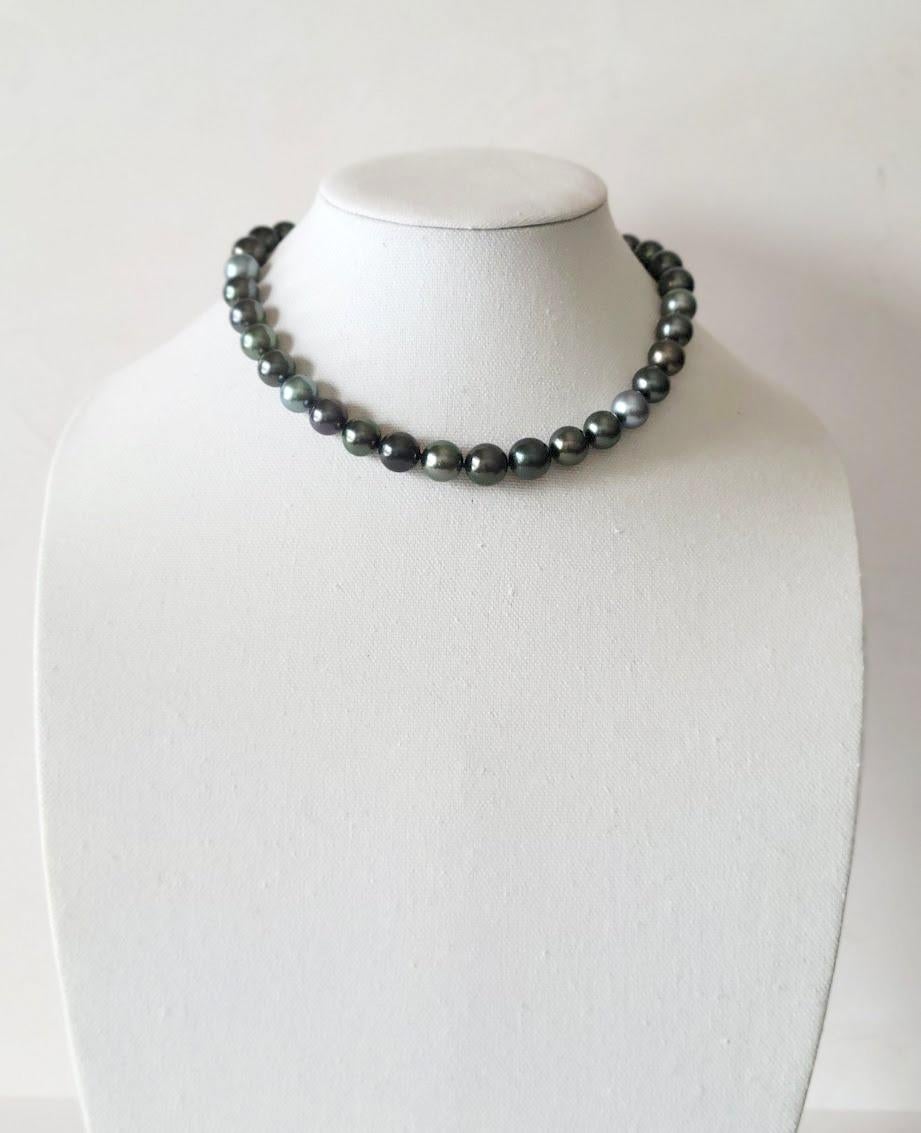 South Sea Tahitian Black Pearl Necklace with 14K White Gold Clasp For Sale 1