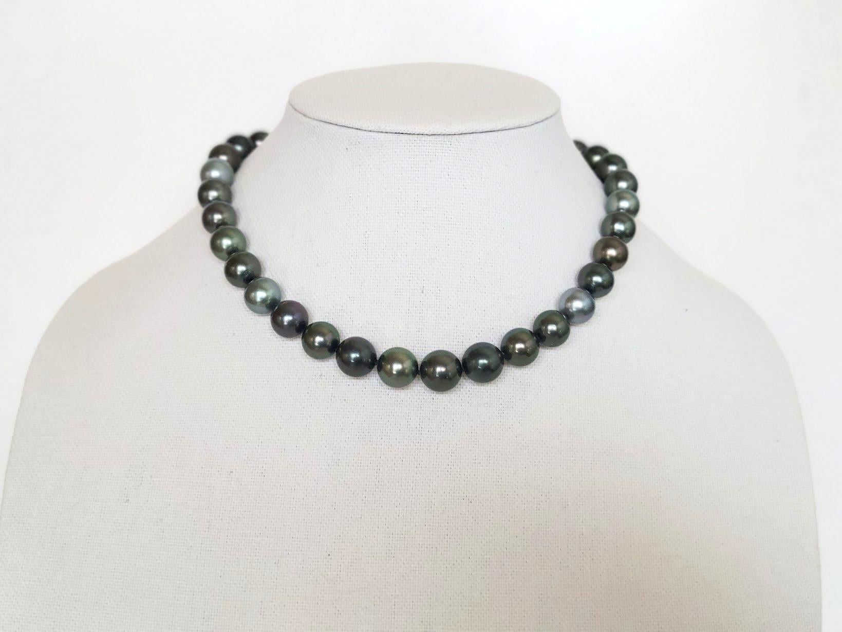 South Sea Tahitian Black Pearl Necklace with 14K White Gold Clasp For Sale 2