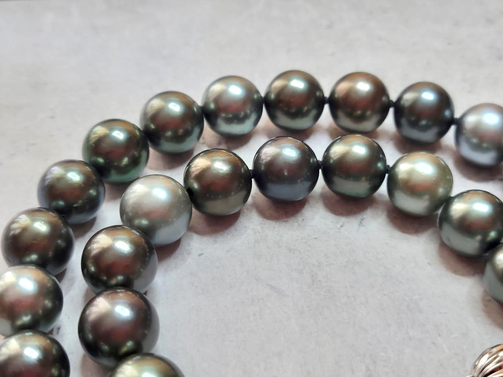 South Sea Tahitian Black Pearl Necklace with 14K White Gold Clasp For Sale 4