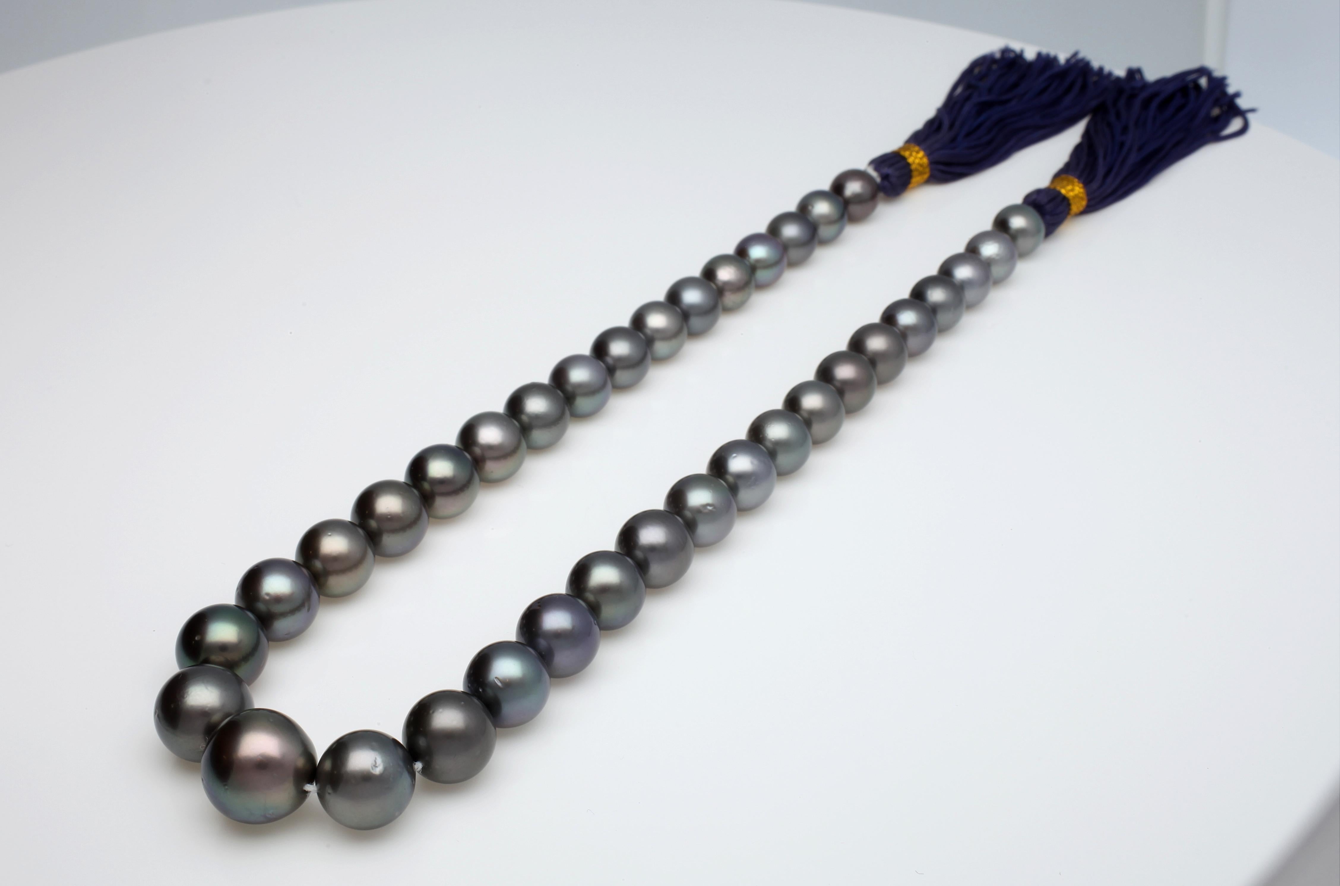 Round Cut Tahitian South Sea Pearl Necklace For Sale