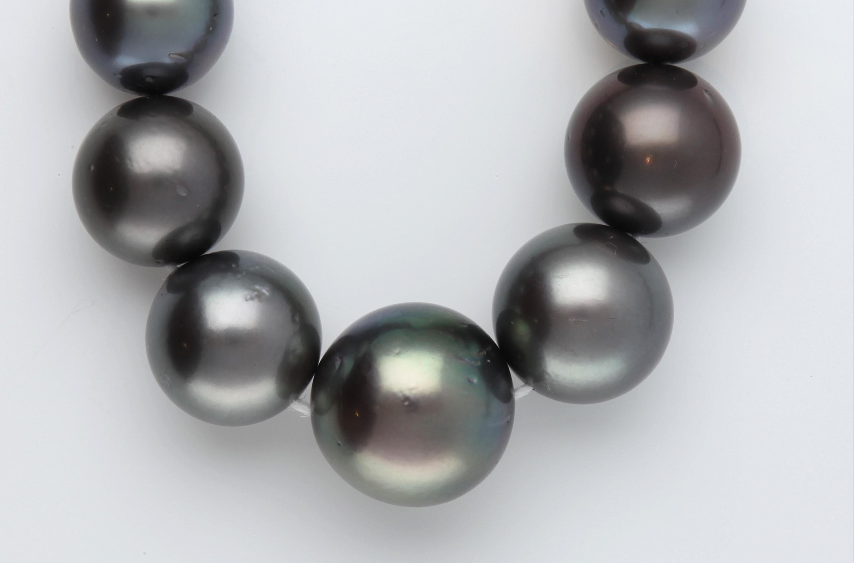 Tahitian South Sea Pearl Necklace For Sale 3