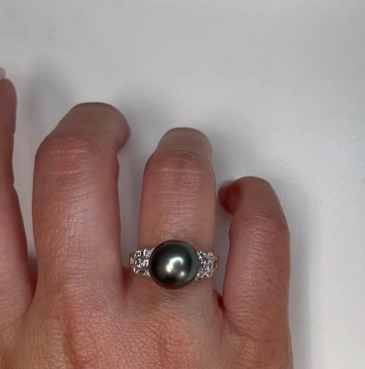 Tahitian South Sea Pearl Ring with 0.25 Carat Diamonds in 18k White Gold For Sale 2