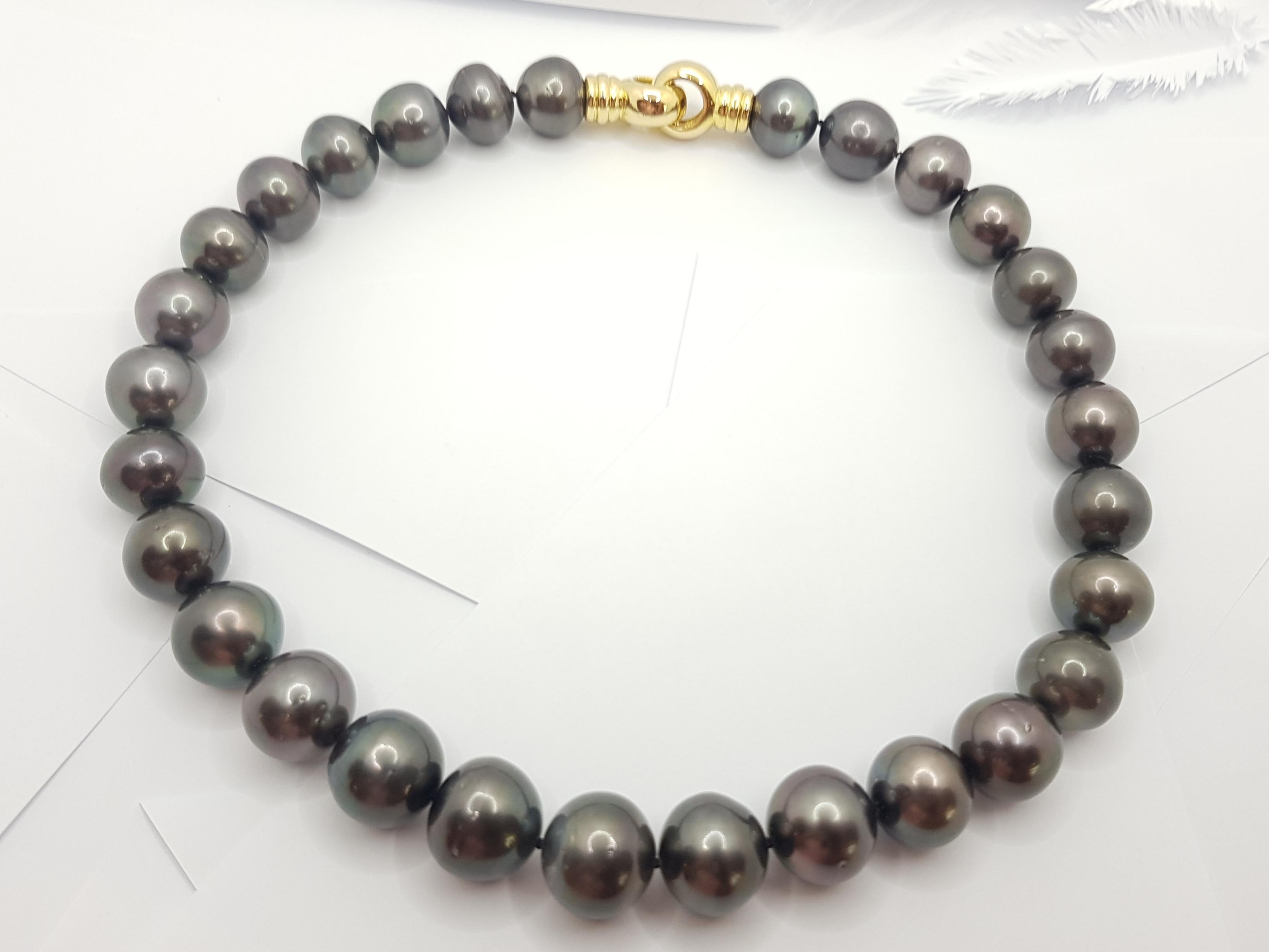 Tahitian South Sea Pearl with 18 Karat Gold Clasp For Sale 4