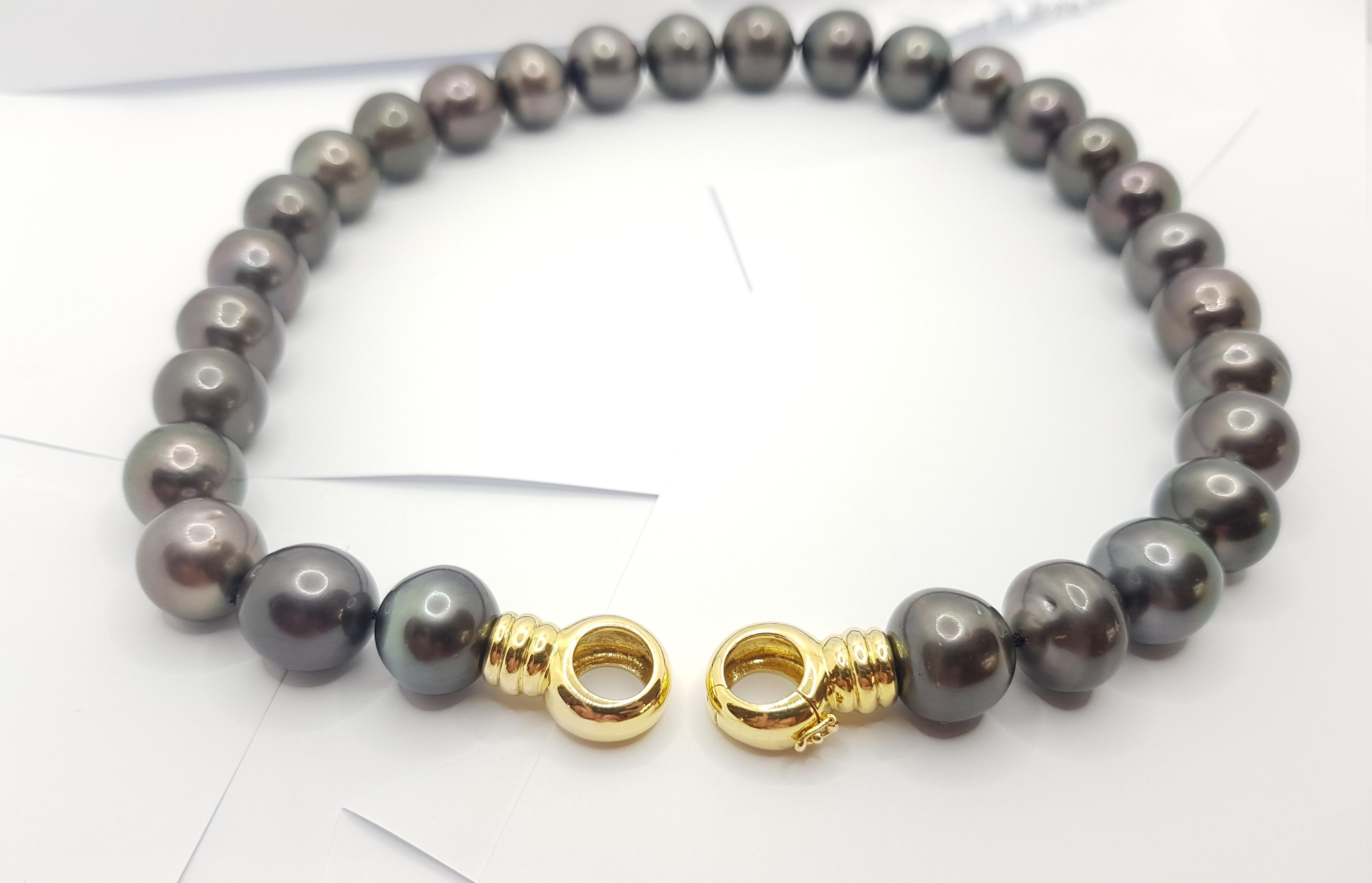 Tahitian South Sea Pearl with 18 Karat Gold Clasp In New Condition For Sale In Bangkok, TH