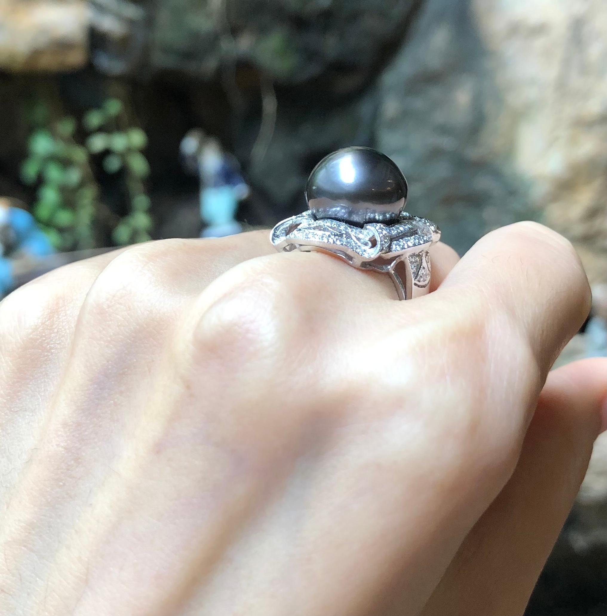 Bague en or blanc 18 carats sertie d'une perle des mers du Sud de Tahiti et de diamants Neuf - En vente à Bangkok, TH