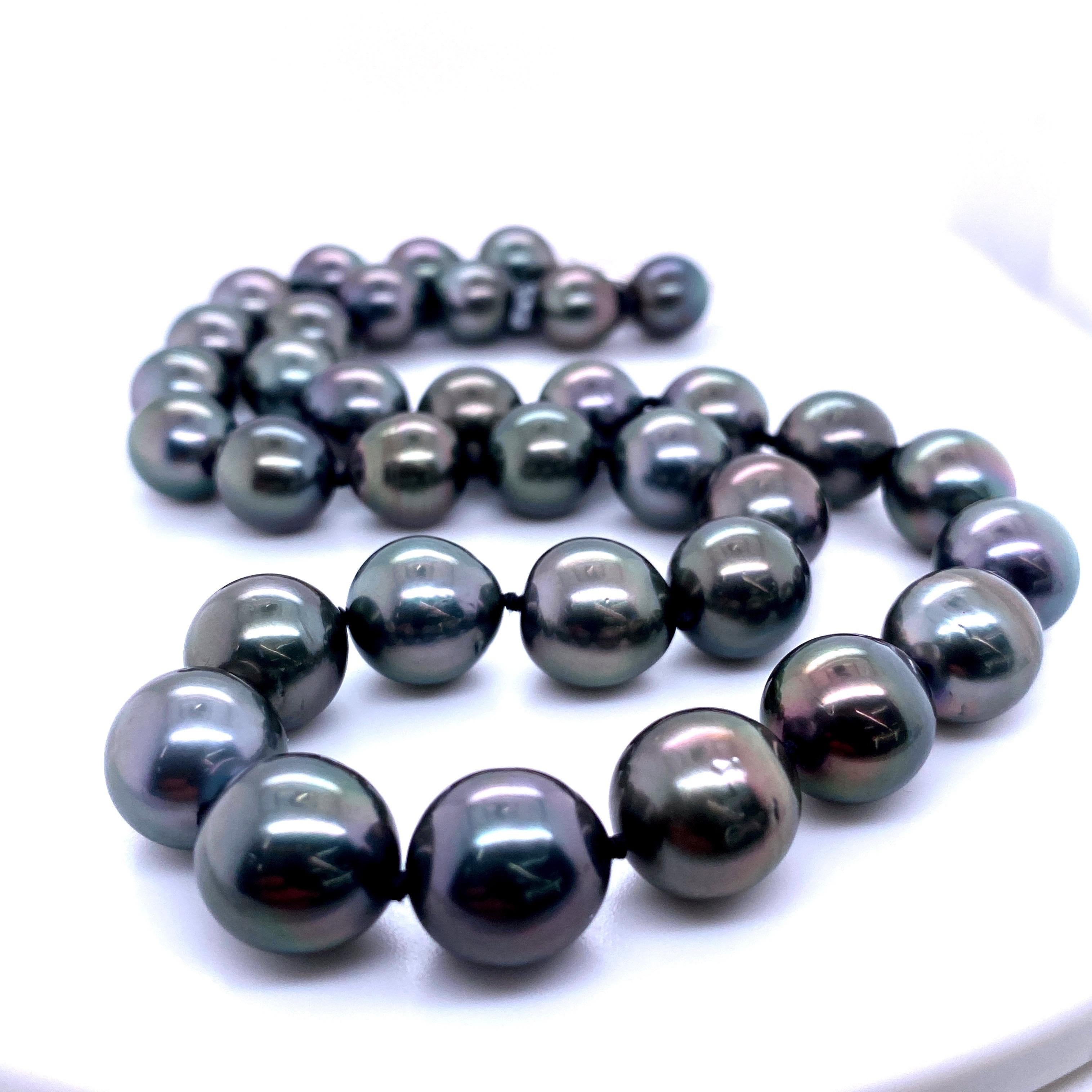 Tahitian Strain Pearl Strand Necklace 14 Karat White Gold In New Condition In New York, NY