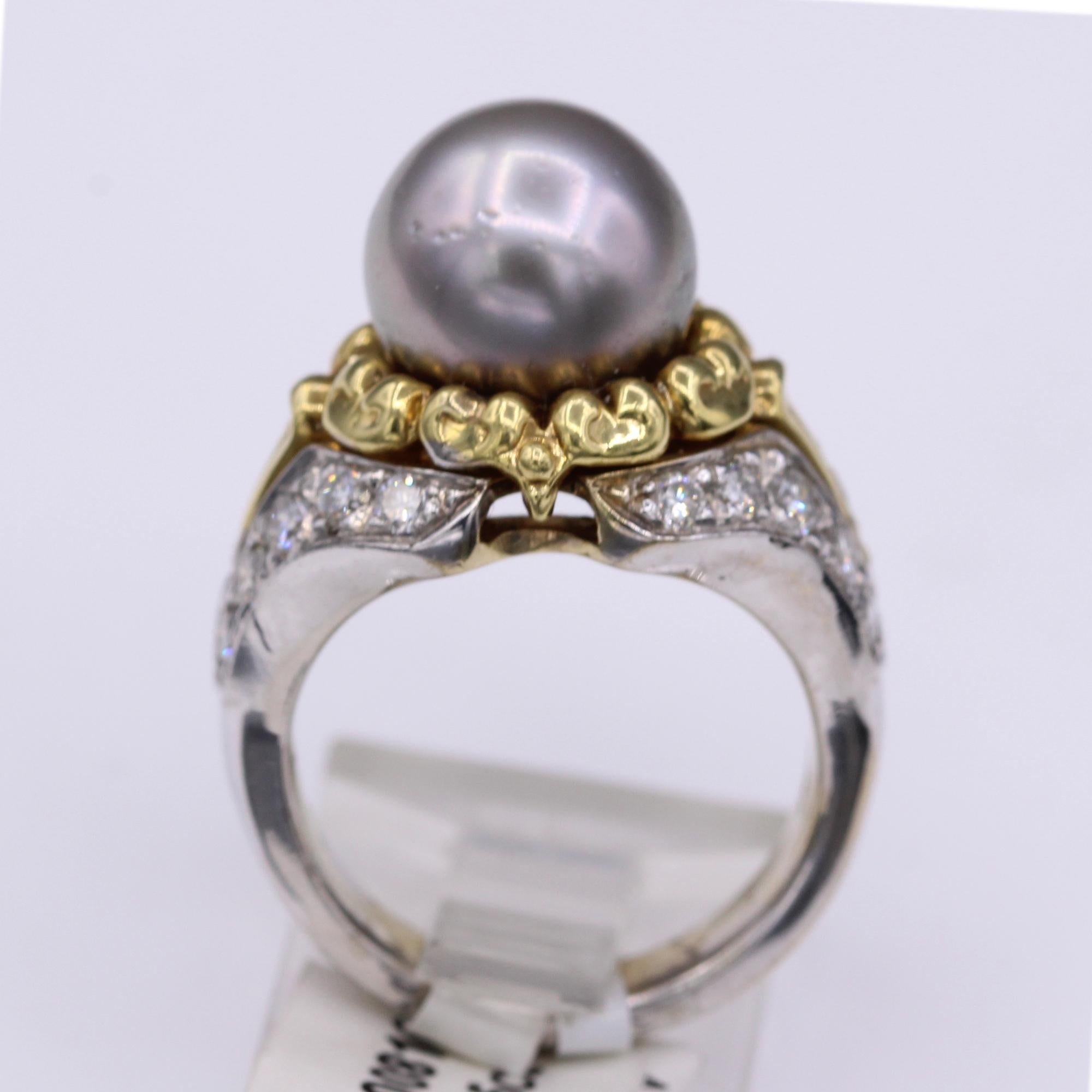 Round Cut Tahitian Vintage Pearl Ring Pearl and Diamond Ring 18 Karat Gold Two-Tone For Sale
