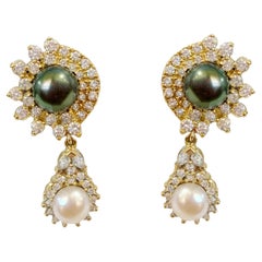 Boucles d'oreilles en or jaune 18 carats et perles blanches de Tahiti avec diamants