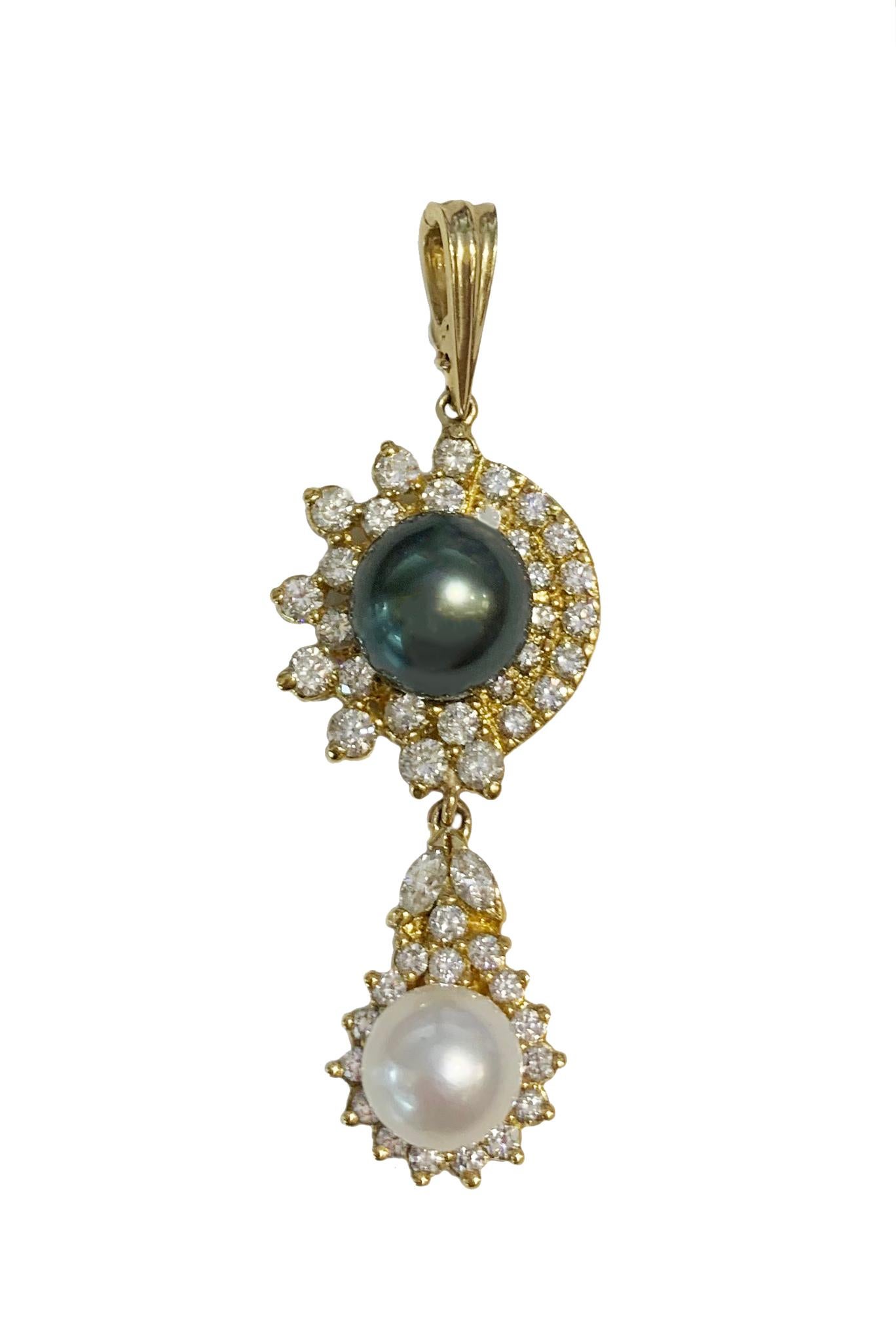 Tahitian & White Pearl Pendant in 18k Yellow Gold with Diamonds For Sale 1