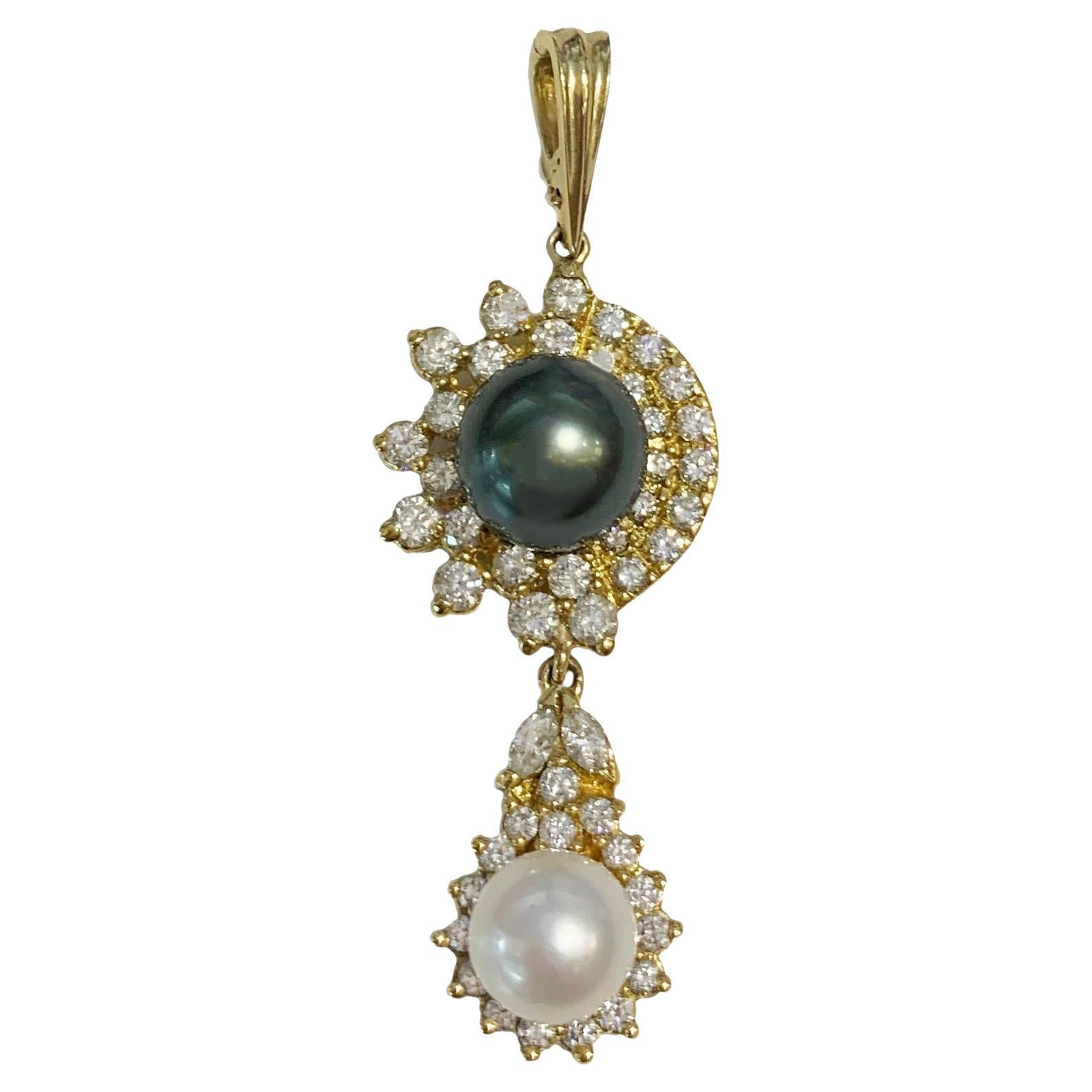 Tahitian & White Pearl Pendant in 18k Yellow Gold with Diamonds For Sale