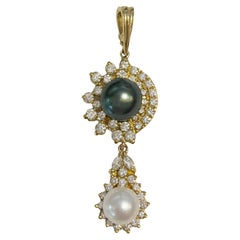 Tahitian 
White Pearl Pendant in 18k Yellow Gold with Diamonds