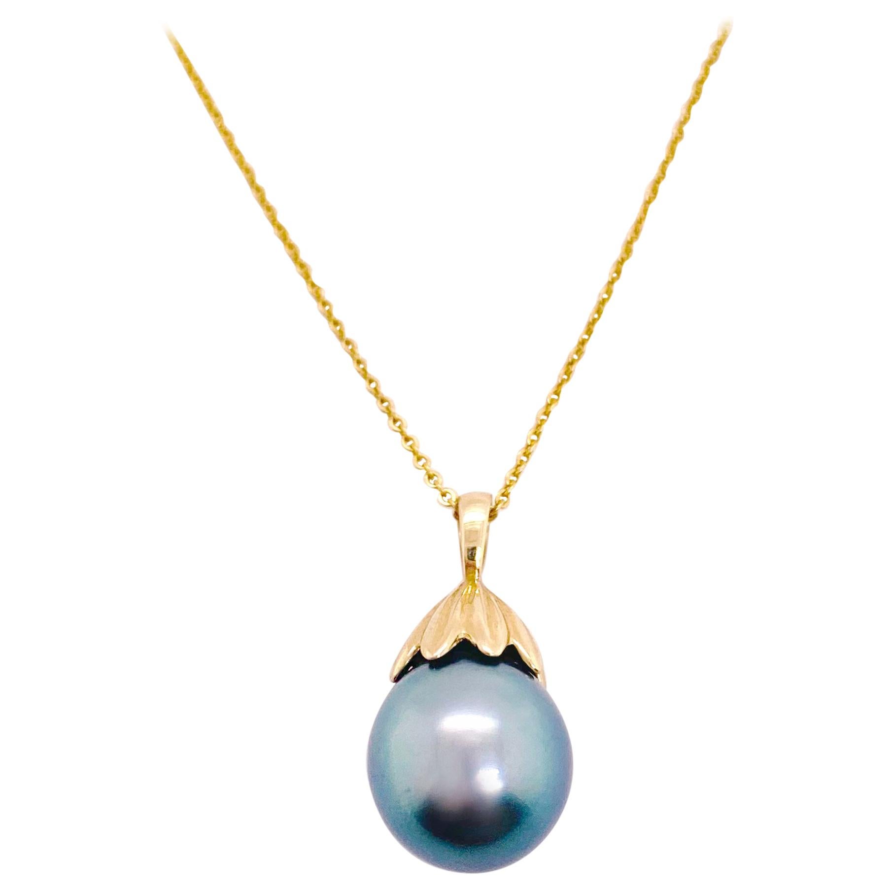 Tahitiian Black Pear Necklace, Yellow Gold, Pendant, Round Pearl For Sale