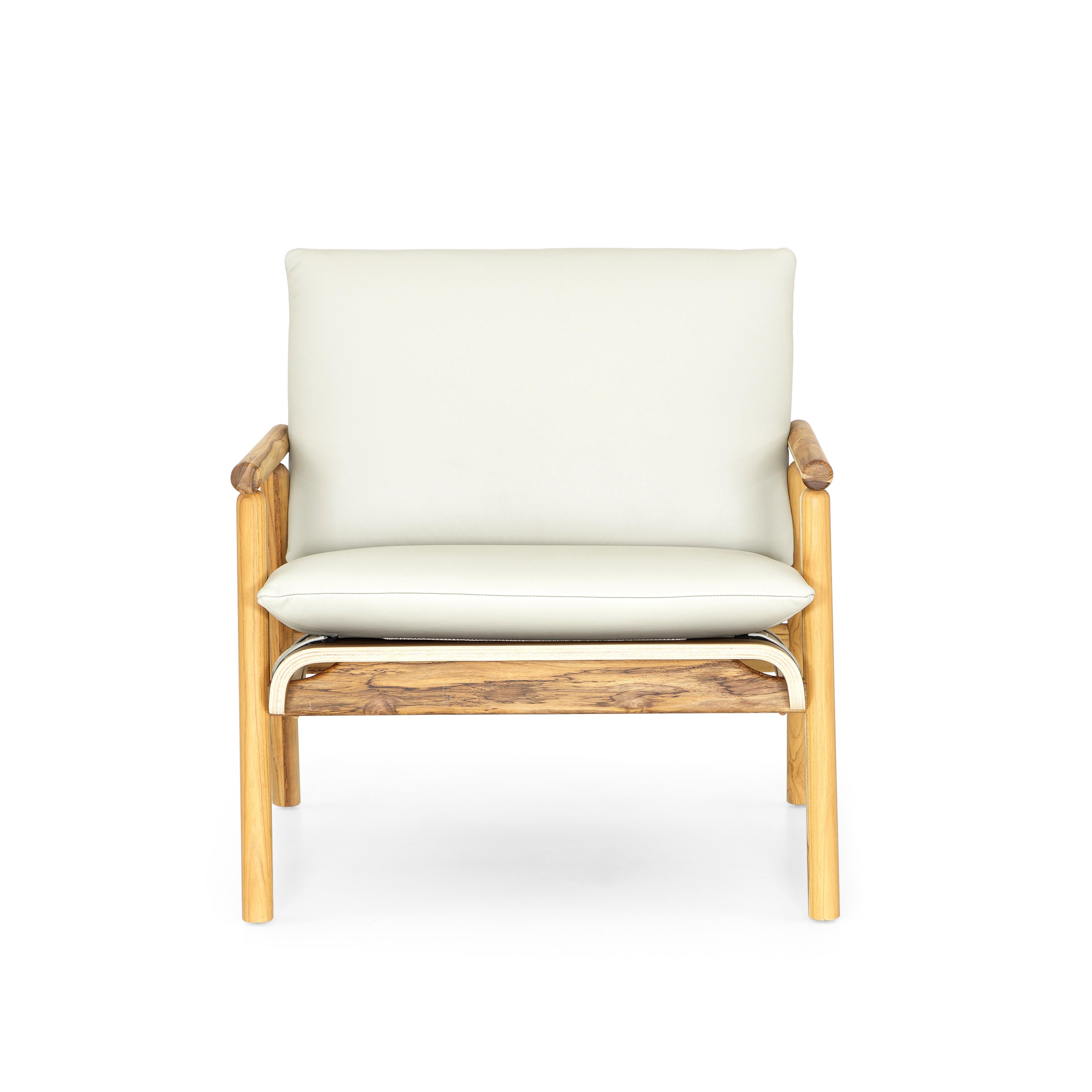 Brazilian Teak Wood Lounge Chair with Ivory Leather and Spindle Legs, Tai Collection For Sale