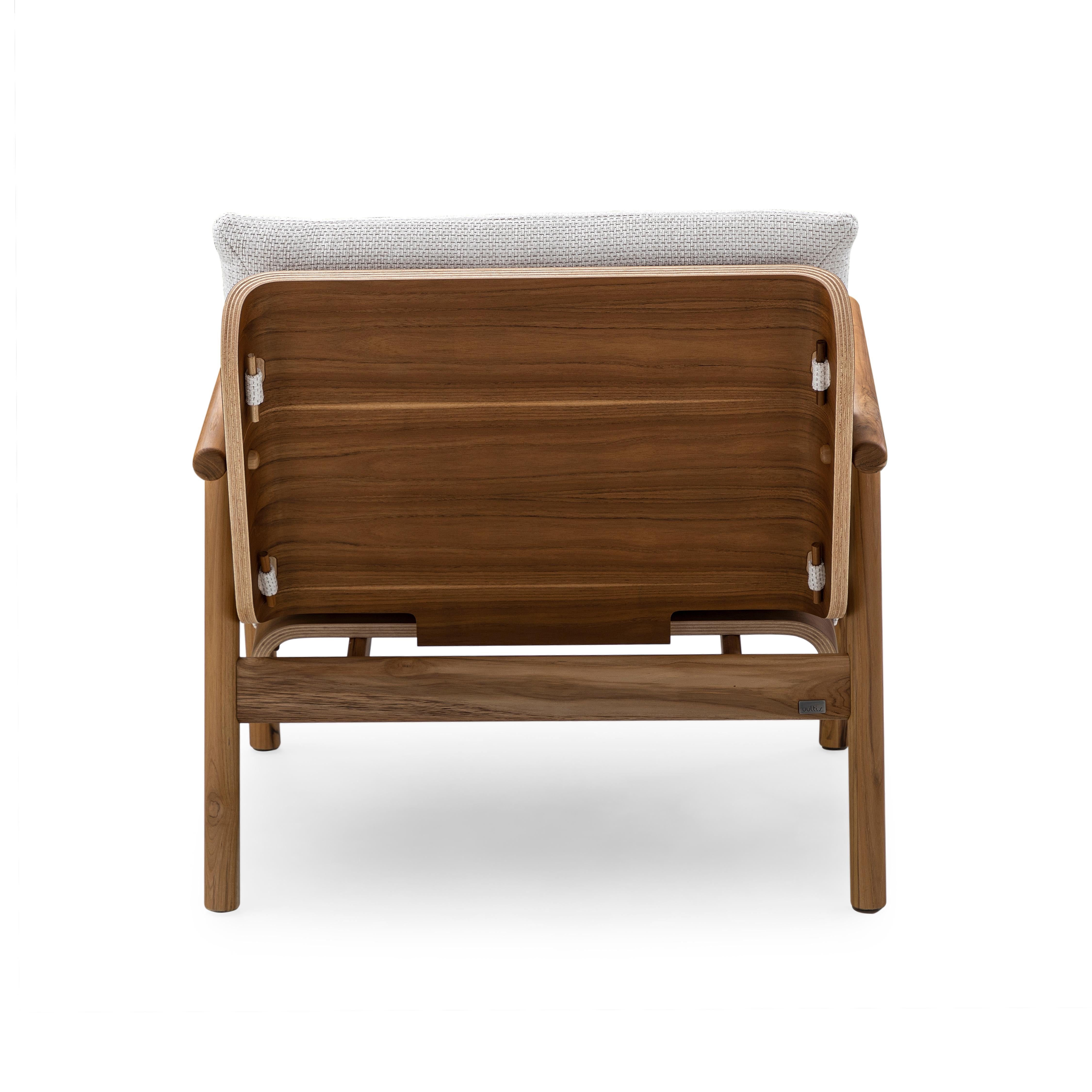 Brasiliano Sedia da salotto in legno di teak con cuscino in tessuto bianco sporco, Collection'S in vendita