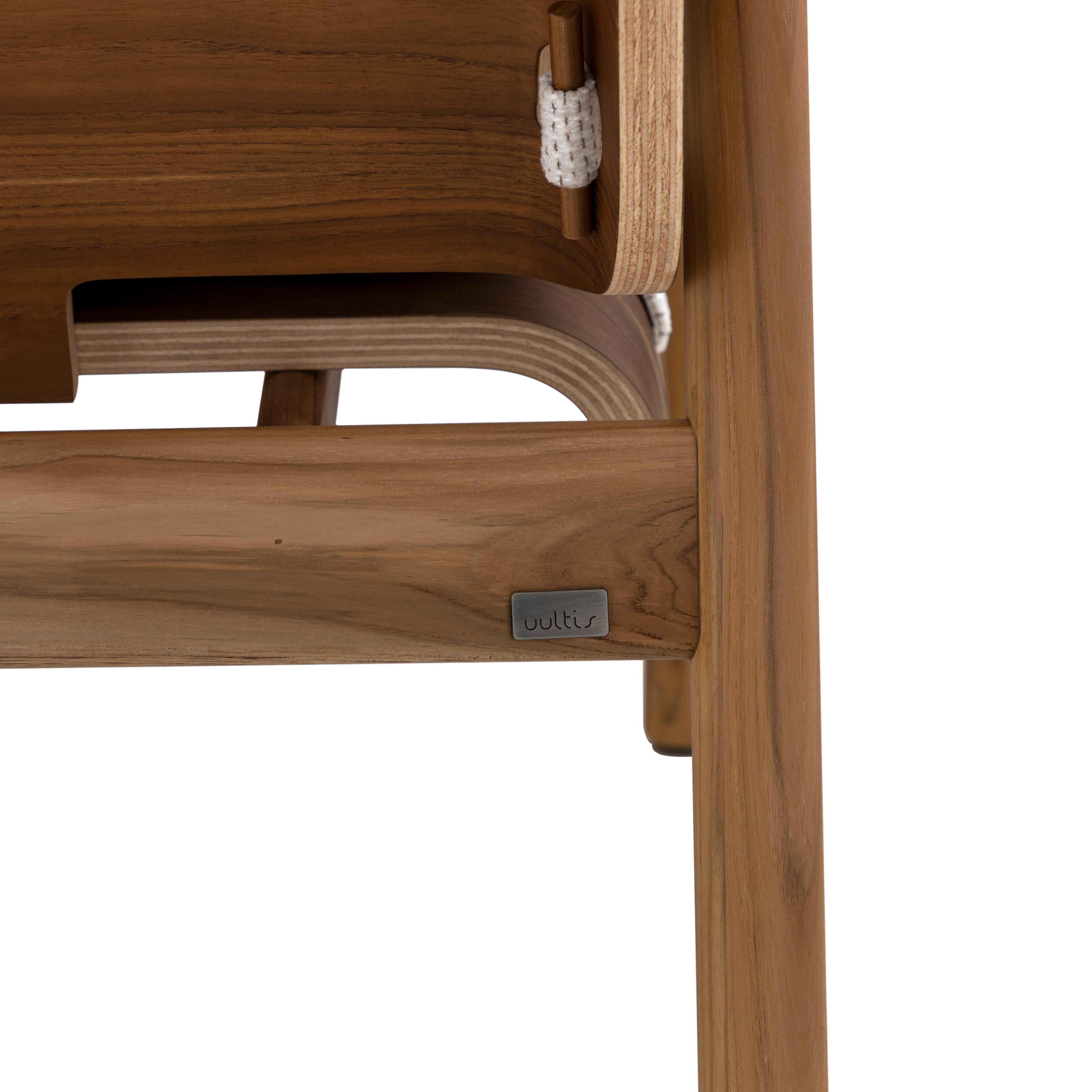 Sedia da salotto in legno di teak con cuscino in tessuto bianco sporco, Collection'S In condizioni Nuovo in vendita a Miami, FL