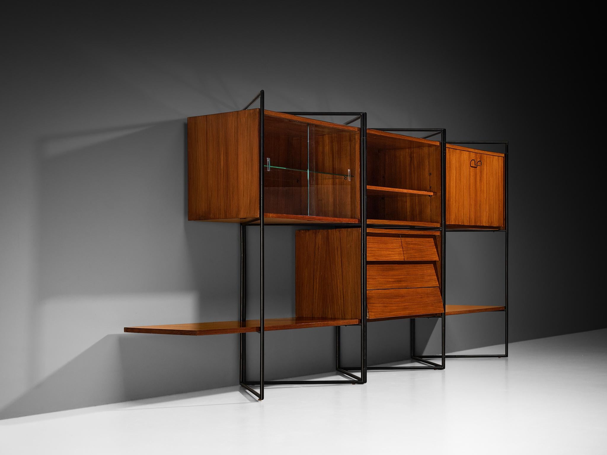 Taichiro Nakai (Nakai) per La Permanente Mobili, libreria, ferro laccato, teak, vetro, ottone, acero, 1955 ca.

Taichiro Nakai è un designer giapponese di incredibile talento, conosciuto soprattutto per la sua partecipazione al concorso Selettiva
