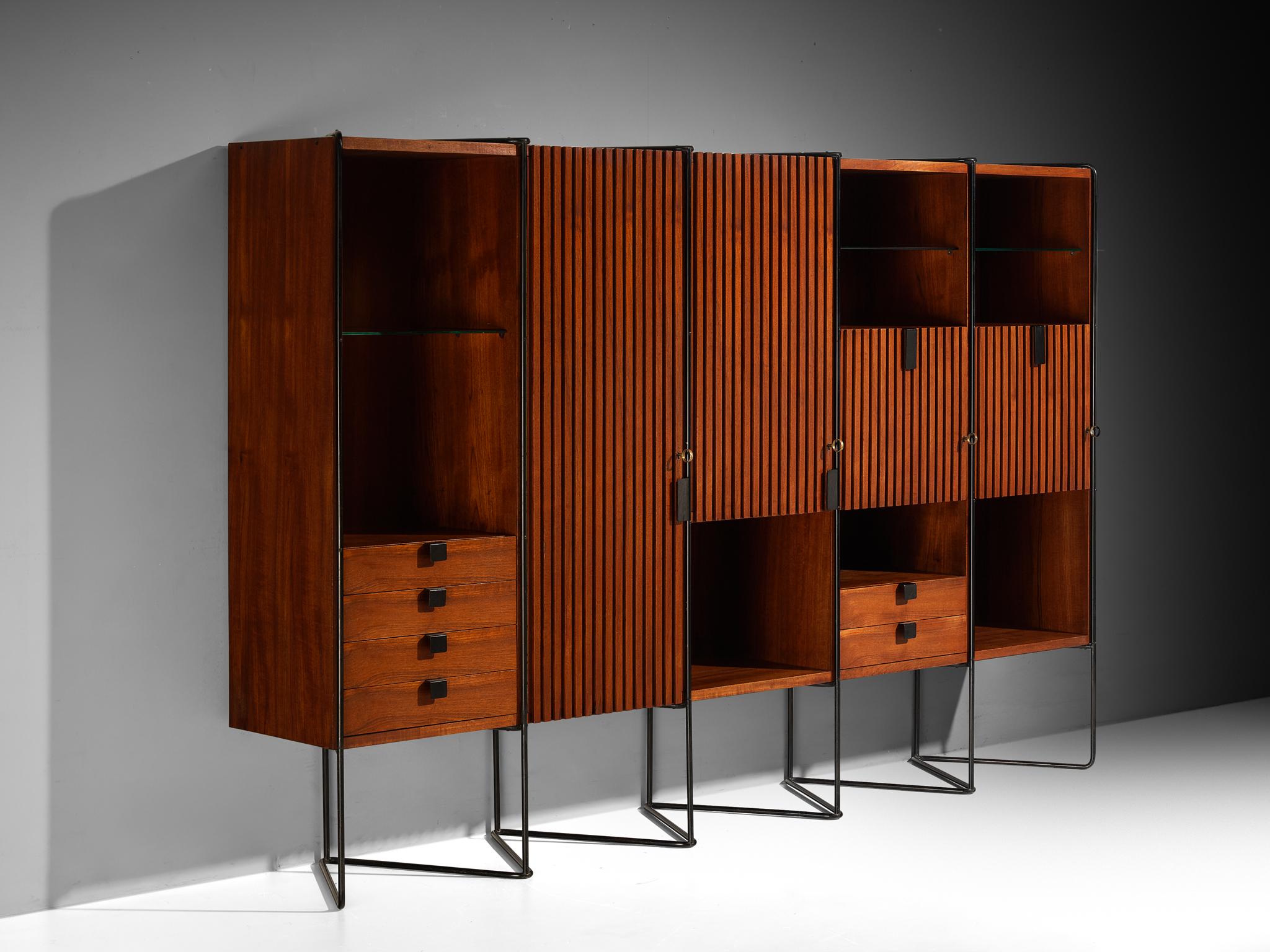 Taichiro Nakai (Nakai) per La Permanente Mobili, libreria, acciaio rivestito, vetro, ottone,  acero e mogano, Italia, 1955 ca.

Taichiro Nakai è un designer giapponese di incredibile talento, conosciuto soprattutto per la sua partecipazione al
