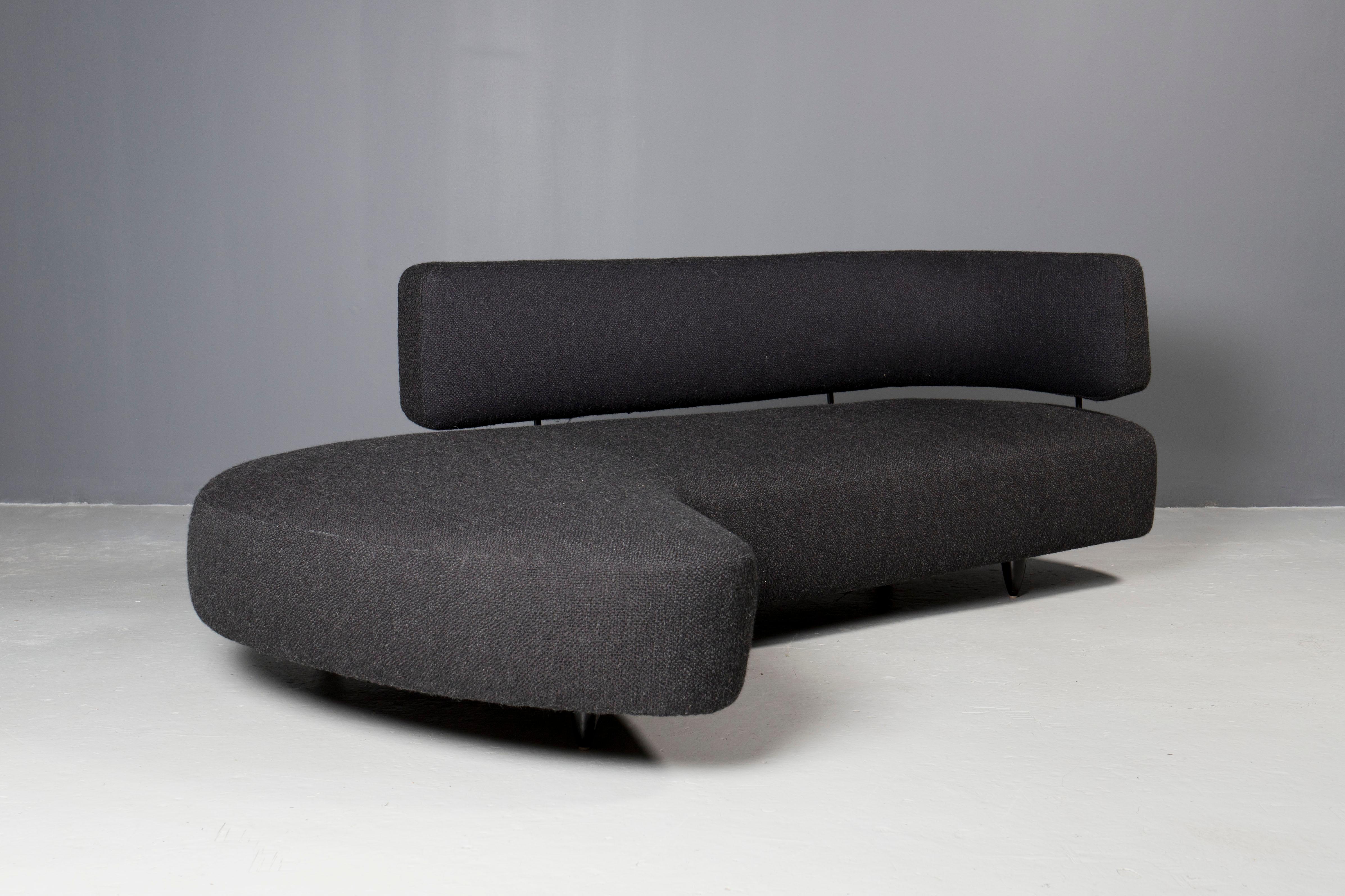 Designed by Taichiro Nakai (Japanese) for the Concorso Internazionale del Mobile in Cantú, 1954, this couch was awarded a prize by a jury including Gio Ponti, Finn Juhl, Alvar Aalto and Carlo di Carli.
Exceptional free form, characteristic for