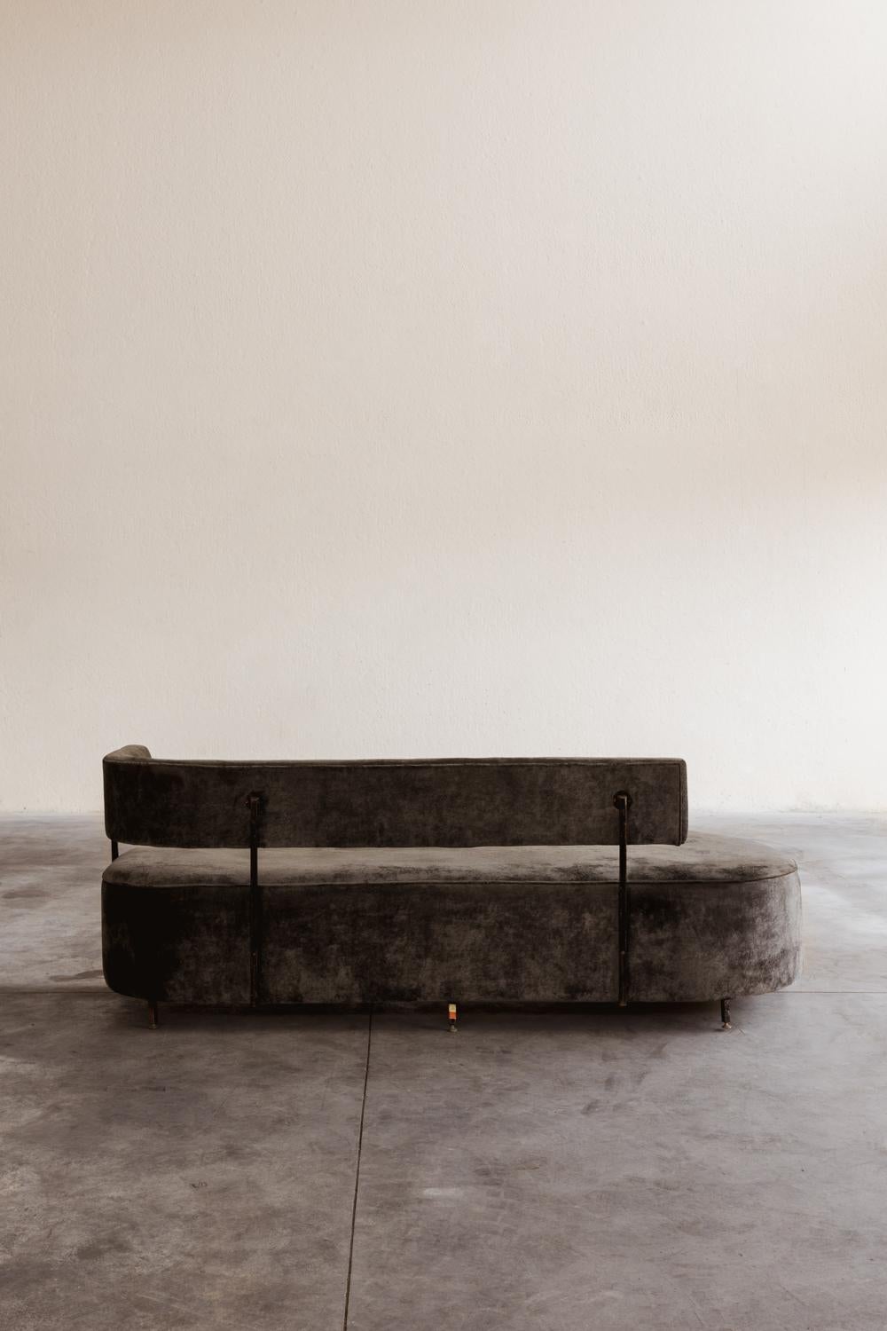 Raro sofá de forma libre de Taichiro Nakai para La Permanente Mobili Cantù, 1954 en venta 6