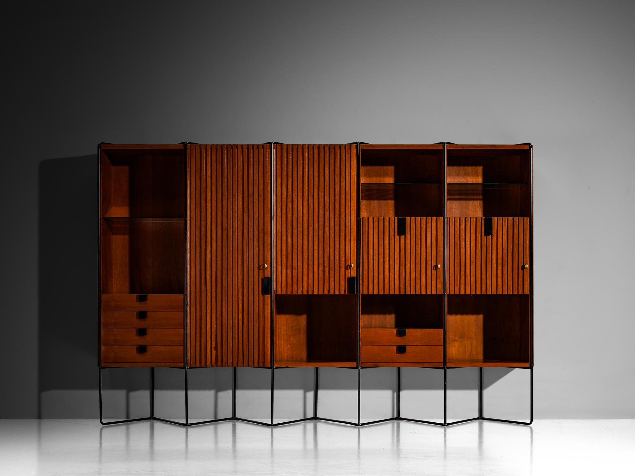 Milieu du XXe siècle Taichiro Nakay pour La Permanente Mobili Cantù Armoire murale en teck en vente