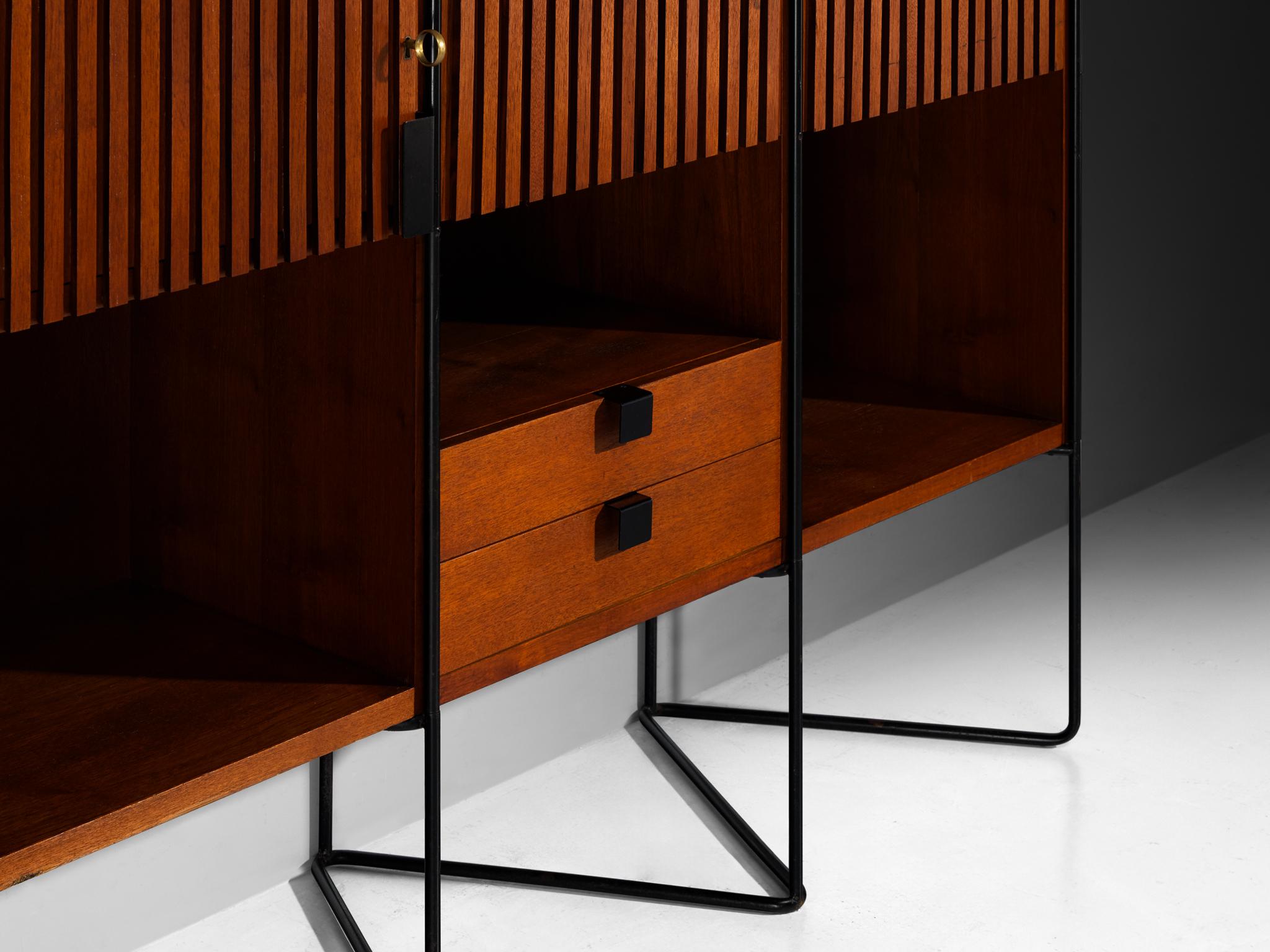 Laiton Taichiro Nakay pour La Permanente Mobili Cantù Armoire murale en teck en vente