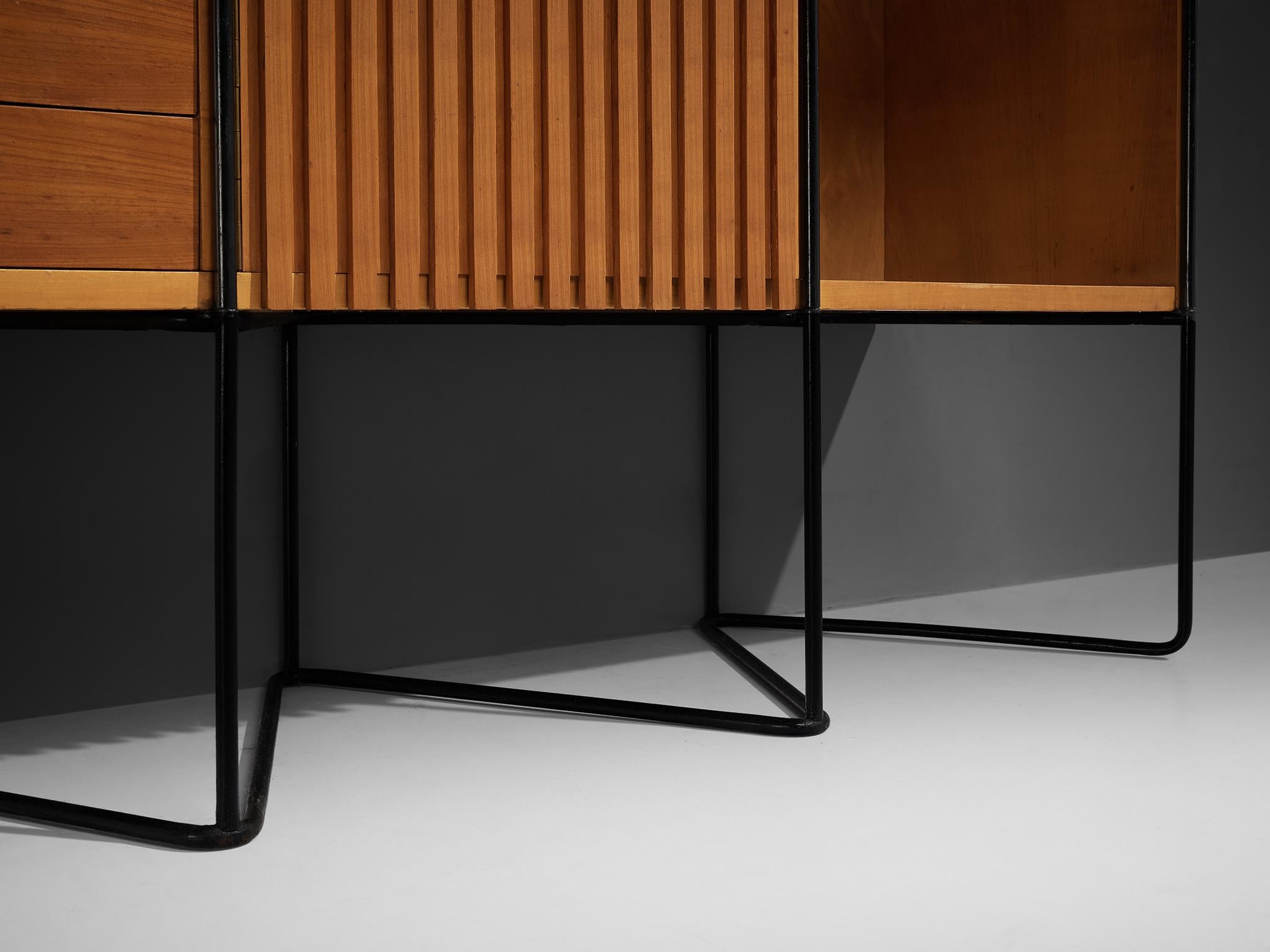 Taichiro Nakay for La Permanente Mobili Wall Cabinet in Cherry In Good Condition For Sale In Waalwijk, NL