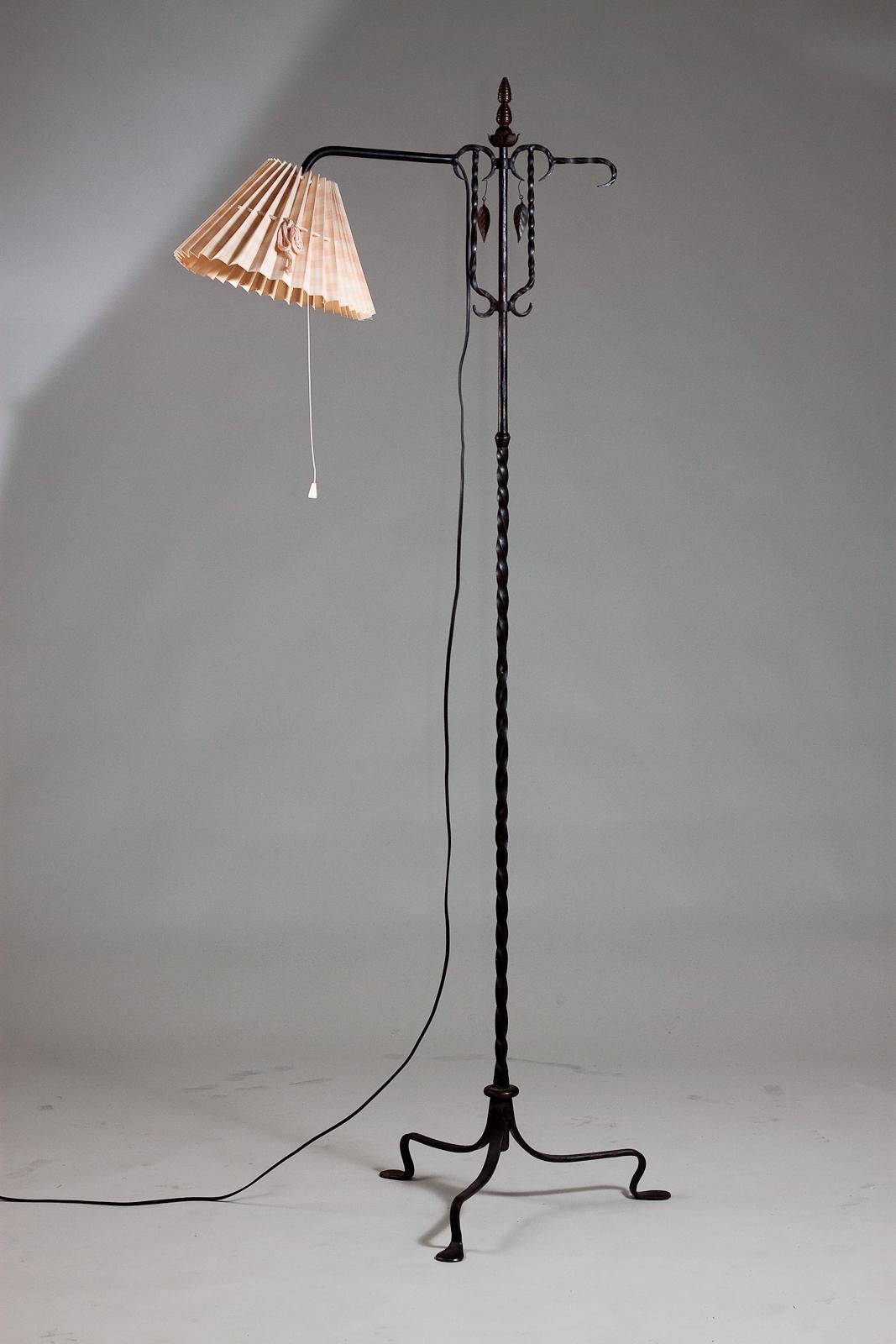 Introducing the Taidetakomo A. Hakkarainen wrought iron floor lamp, a stunning example of vintage Finnish design from the 1930s. This exquisite piece features an elegant, intricately sculpted iron base with a unique and timeless aesthetic. The
