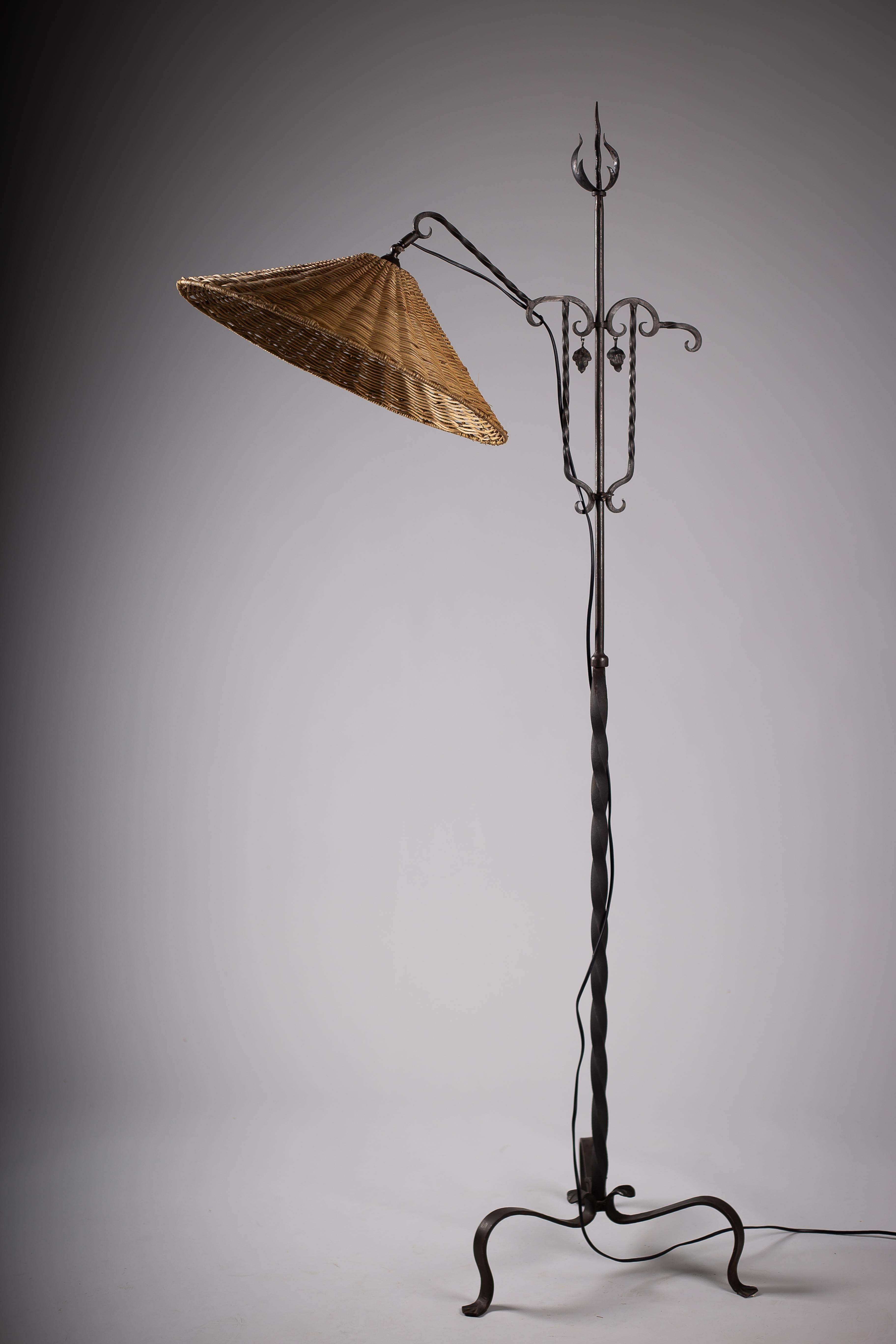 Introducing the Taidetakomo Hakkarainen, a stunning Finnish floor lamp dating back to the 1930s. Constructed from exquisite wrought iron, this vintage piece boasts exceptional craftsmanship and attention to detail. Standing at an impressive height,