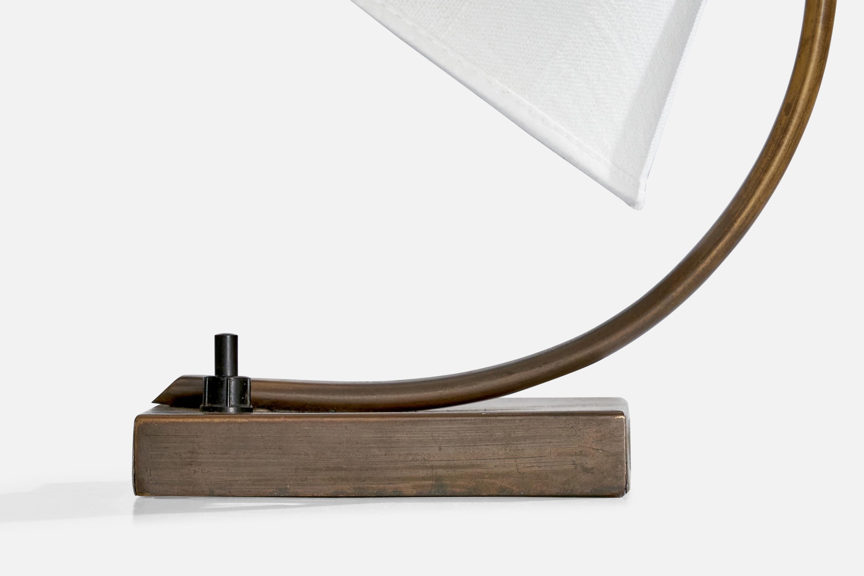 Lampe de bureau Taidetakomo Antti Hakkarainen, laiton, tissu, Finlande, années 1930 en vente 1