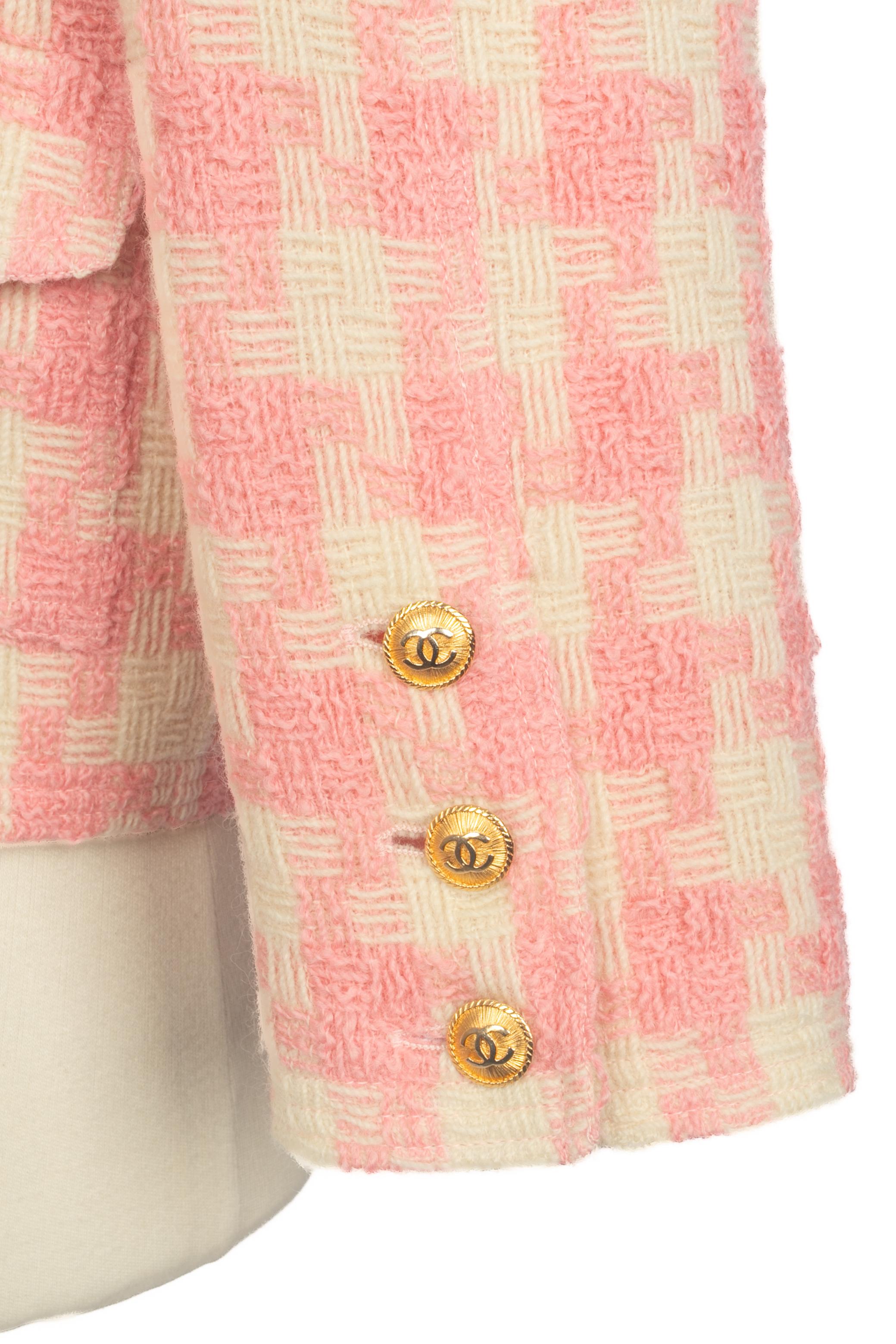 Tailleur rosa Chanel años 90 en venta 5