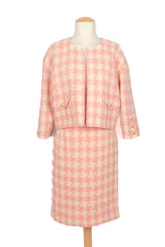 Tailleur rose Chanel 1990's