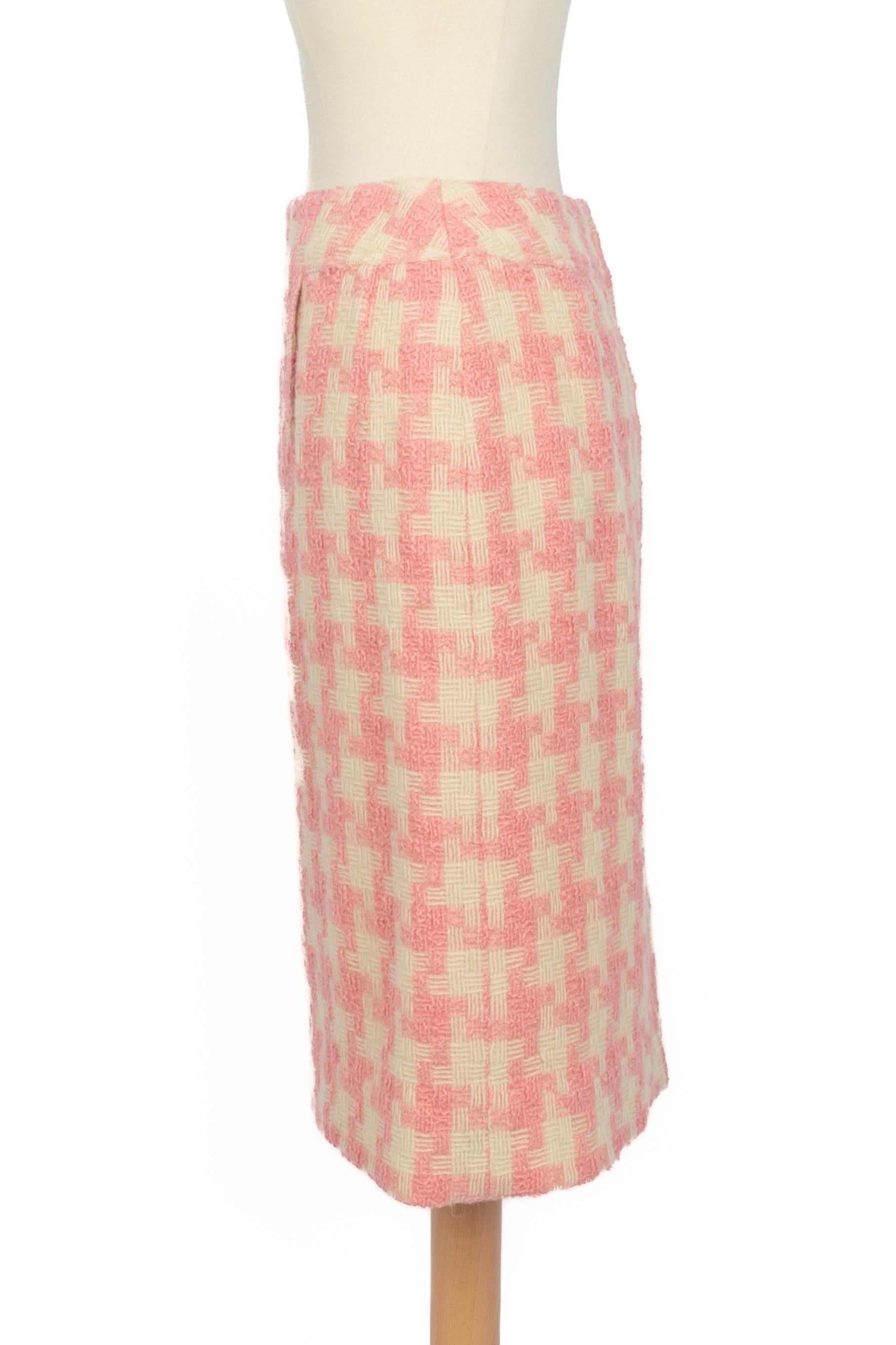 Tailleur rosa Chanel años 90 en venta 3