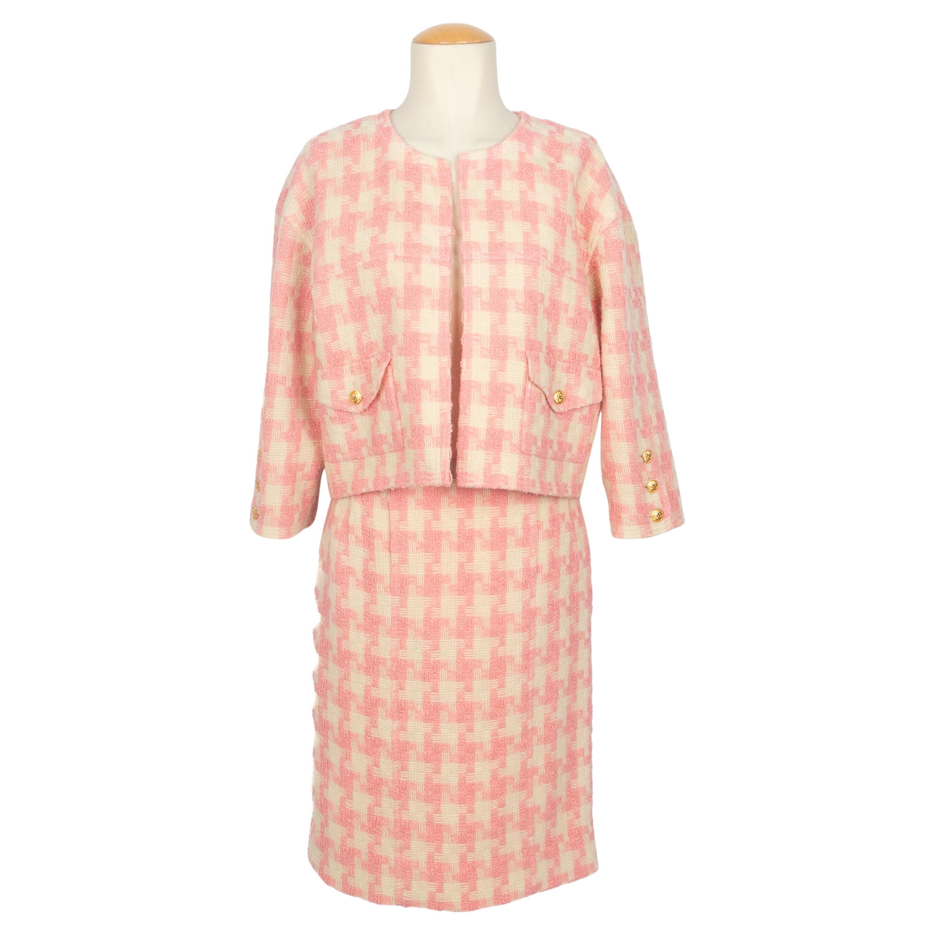 Tailleur rosa Chanel años 90 en venta
