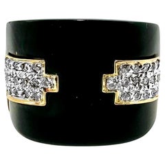 Anello da cocktail in oro giallo 18 carati con onice nera e diamanti, elegante e audace