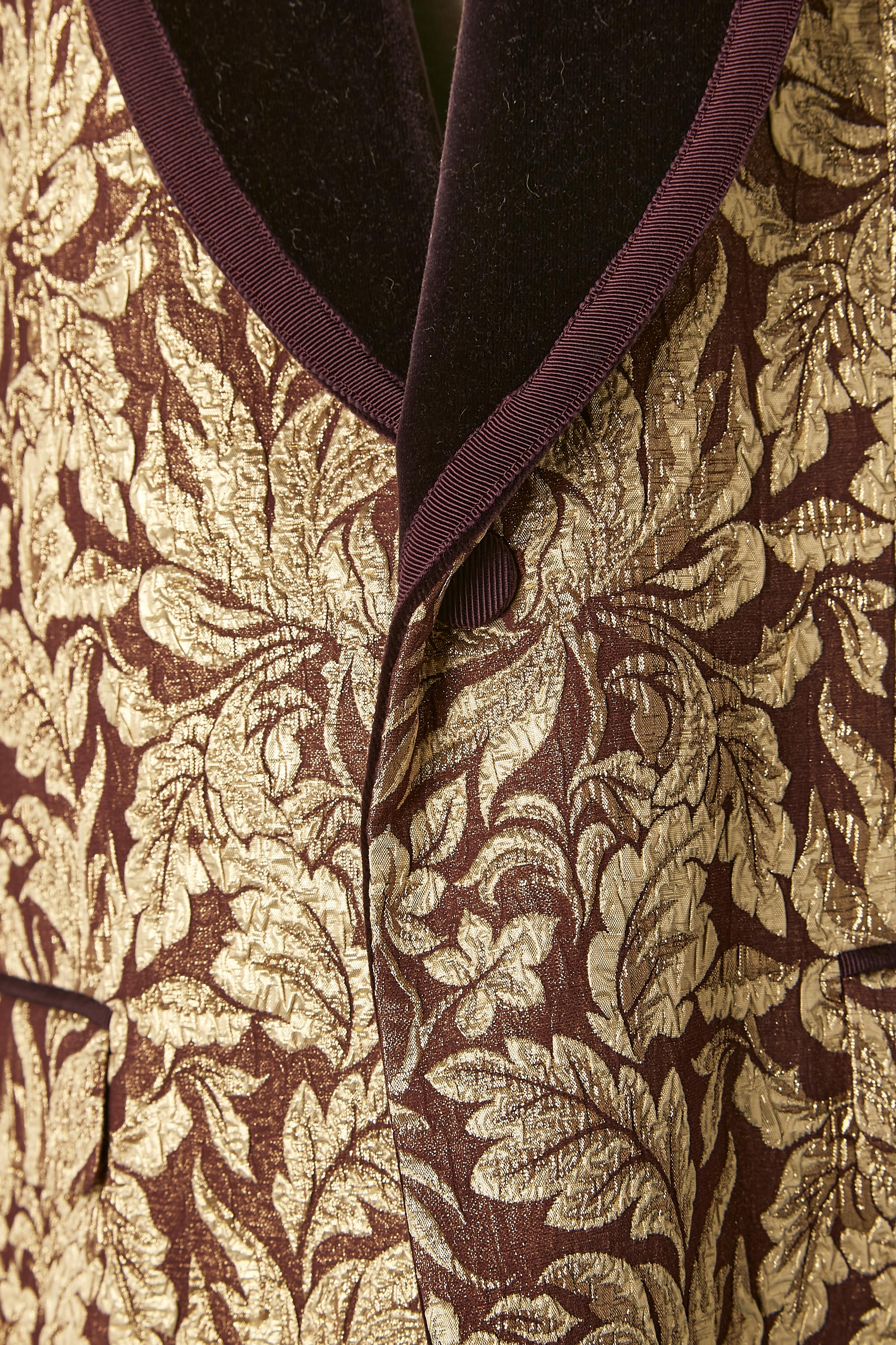 Tailored gold damask tuxedo jacket with burgundy velvet collar Dolce & Gabbana  In Excellent Condition For Sale In Saint-Ouen-Sur-Seine, FR