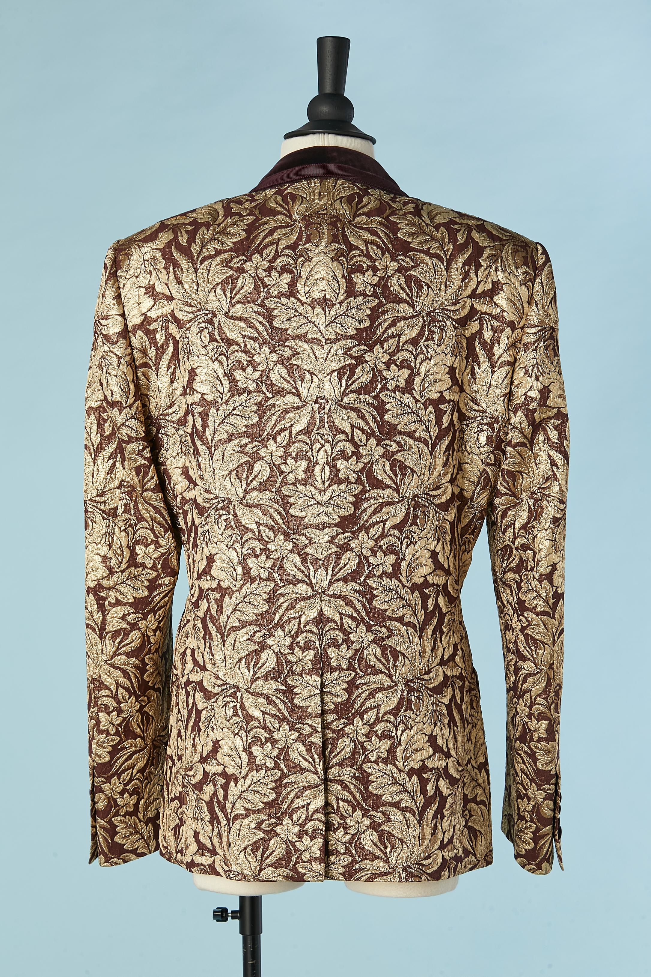 Tailored gold damask tuxedo jacket with burgundy velvet collar Dolce & Gabbana  For Sale 2
