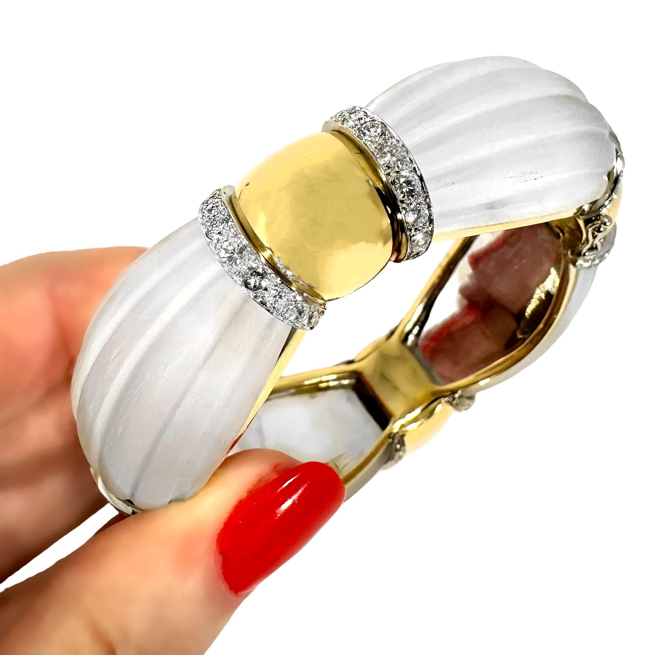 Tailored Mid-20th Century 18k Gold Bangle with Frosted Rock Crystal and Diamonds For Sale 4