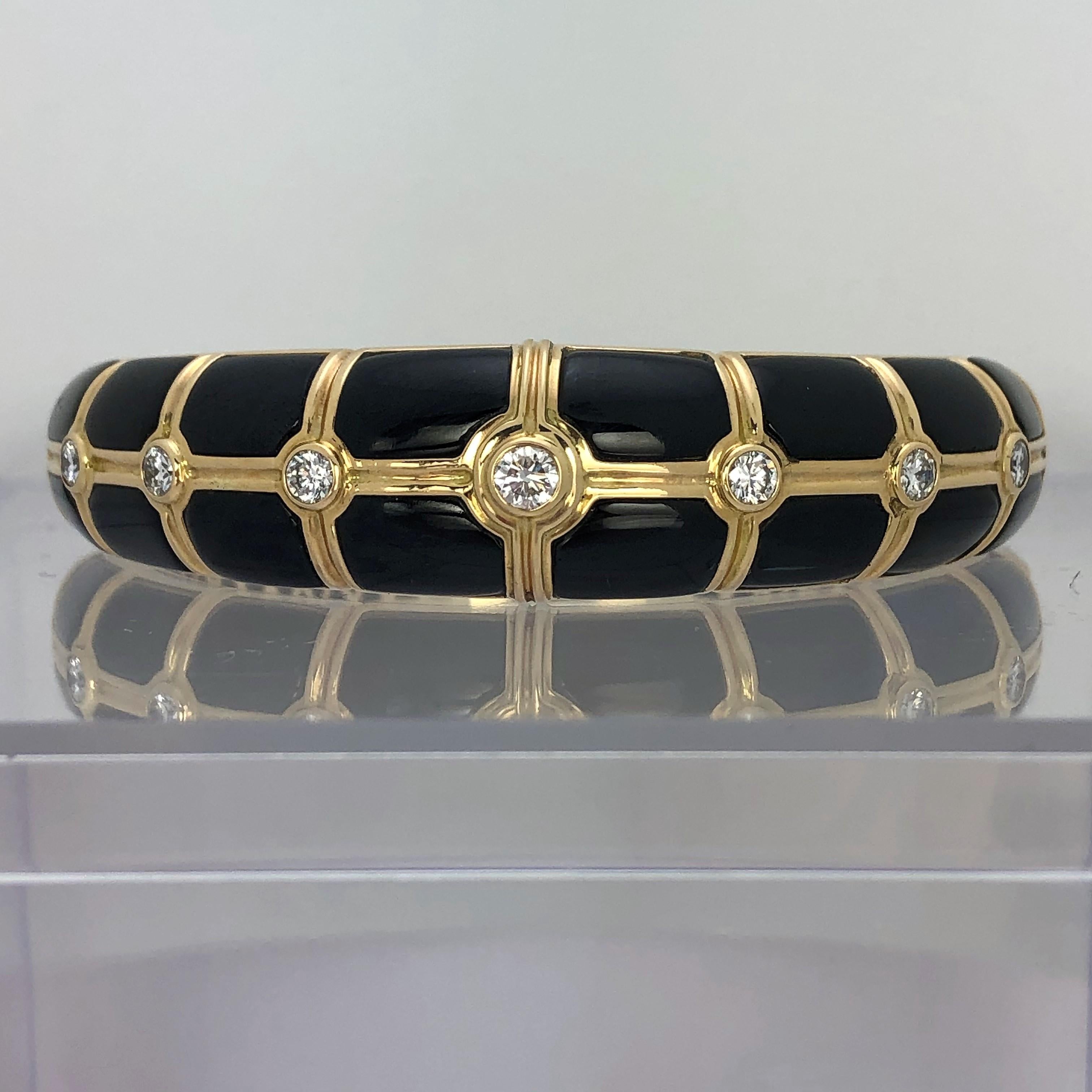 Maßgeschneiderter Armreif aus Onyx, Gold und Diamanten für ein großes Handgelenk Größe im Zustand „Gut“ im Angebot in Palm Beach, FL