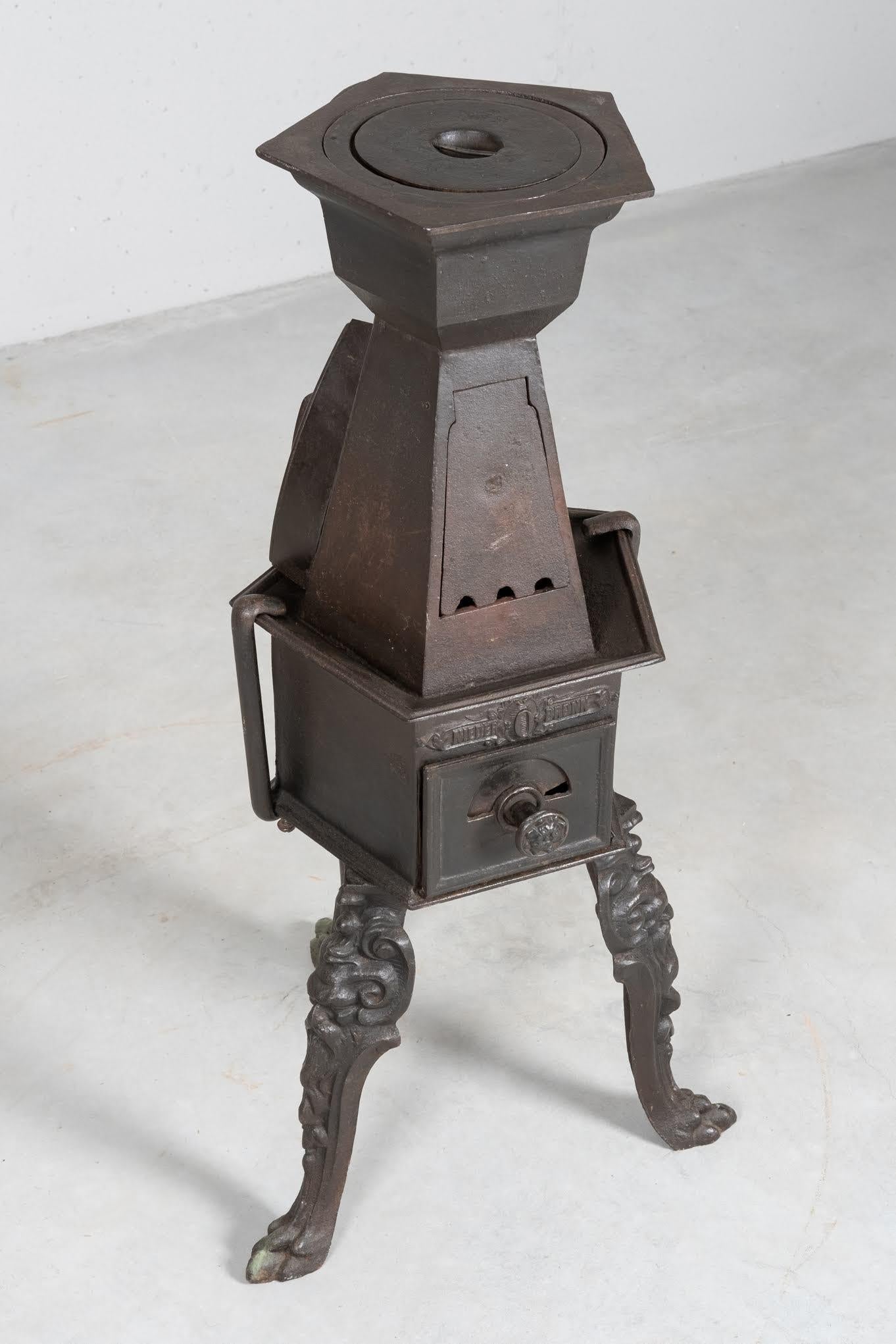 Tailor's Iron Heater, Philadelphia, Late 1800 In Excellent Condition For Sale In New York, NY