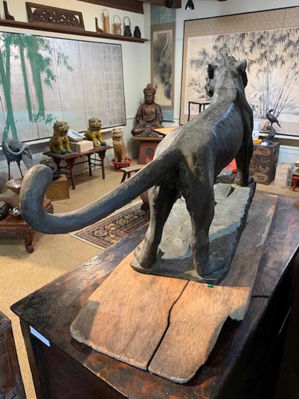 Tigre en bronze de la période Taisho (1912-1926) d'E. Oyamatsu Bon état - En vente à Stockbridge, MA