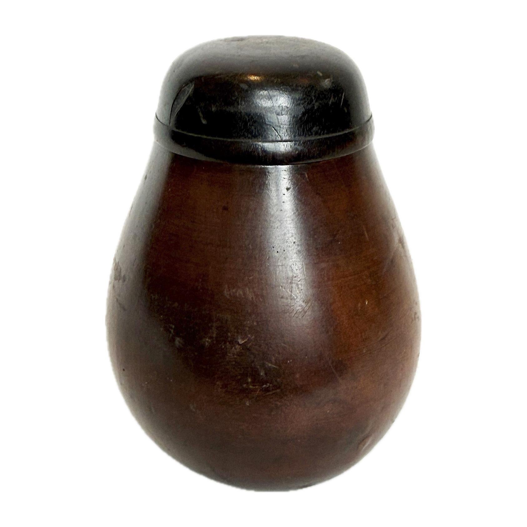 Teekanne aus Holz der Taisho-Periode, in Daruma-Form, Japan (Japanisch) im Angebot