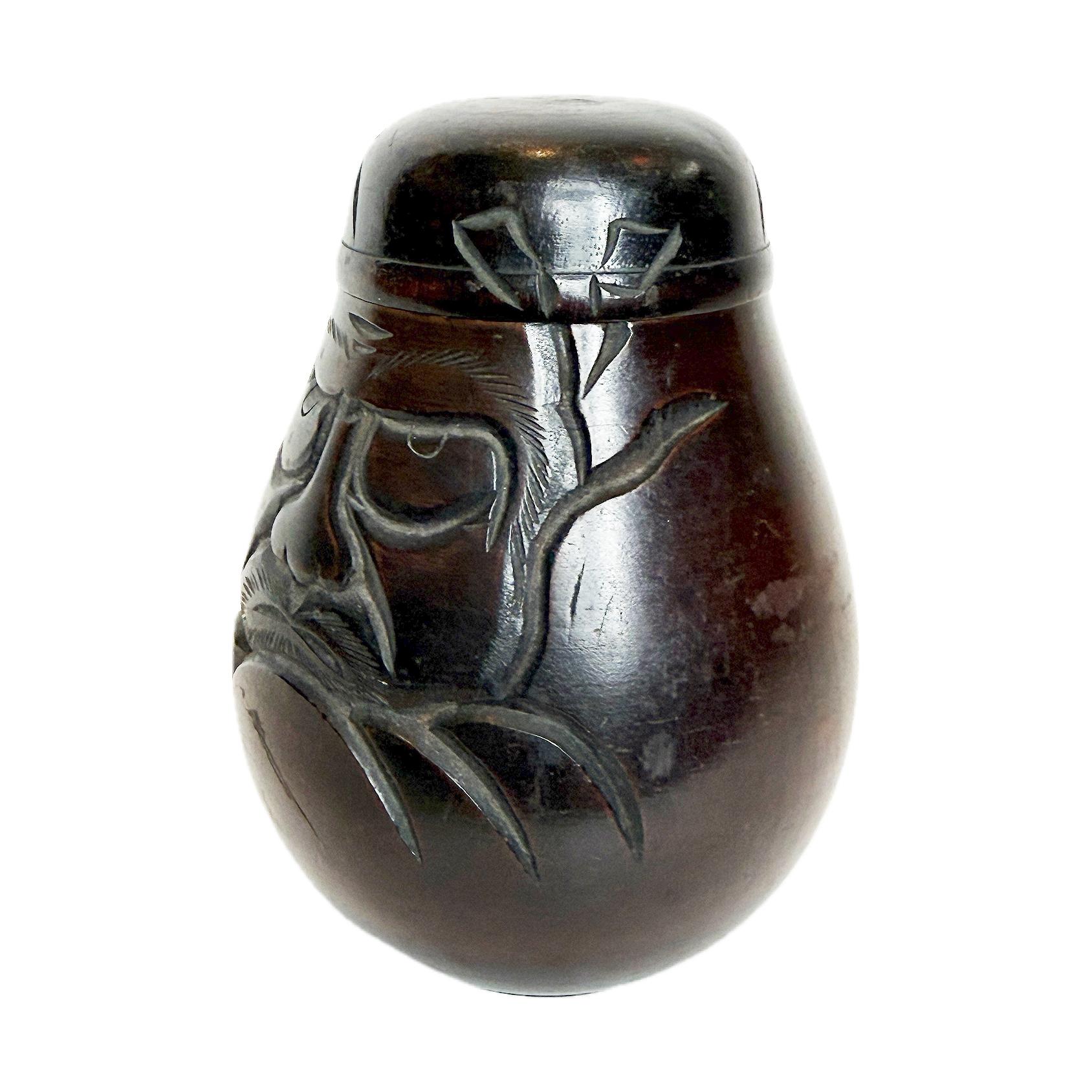 Teekanne aus Holz der Taisho-Periode, in Daruma-Form, Japan (Handgeschnitzt) im Angebot