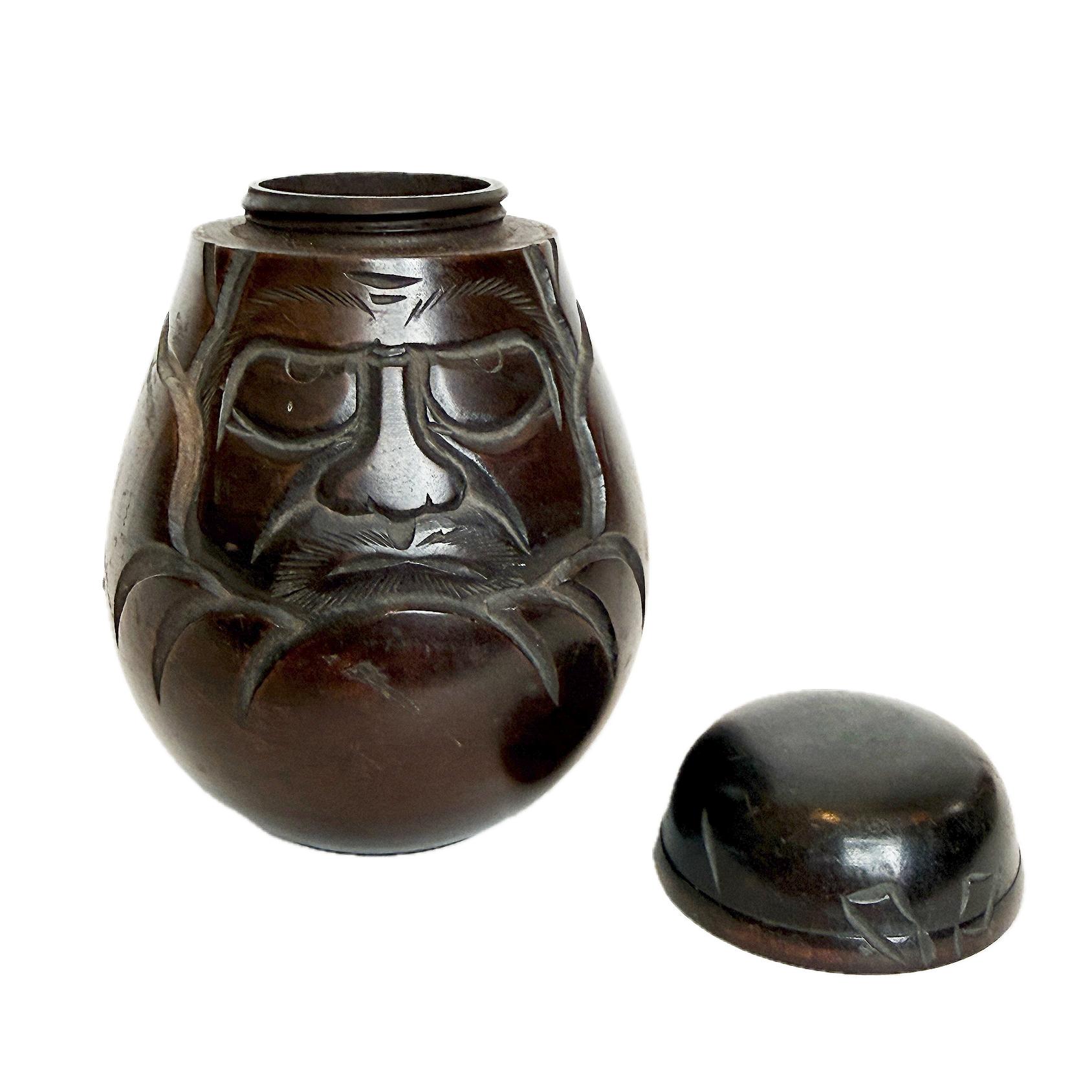 Teekanne aus Holz der Taisho-Periode, in Daruma-Form, Japan im Zustand „Gut“ im Angebot in Point Richmond, CA