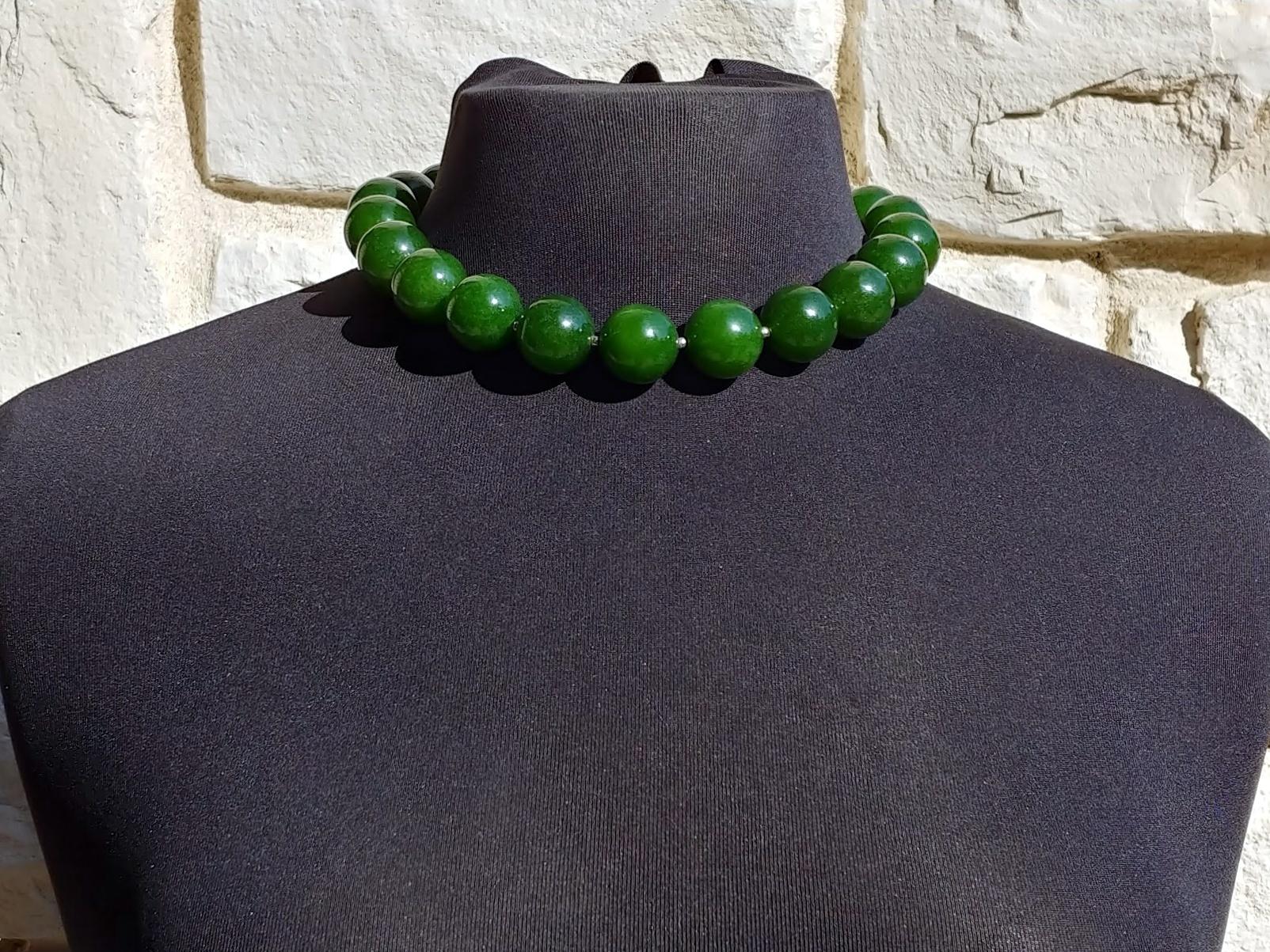 Taiwan Green Jasper Necklace with Rare Vintage Painted Glass Clasp For Sale 1