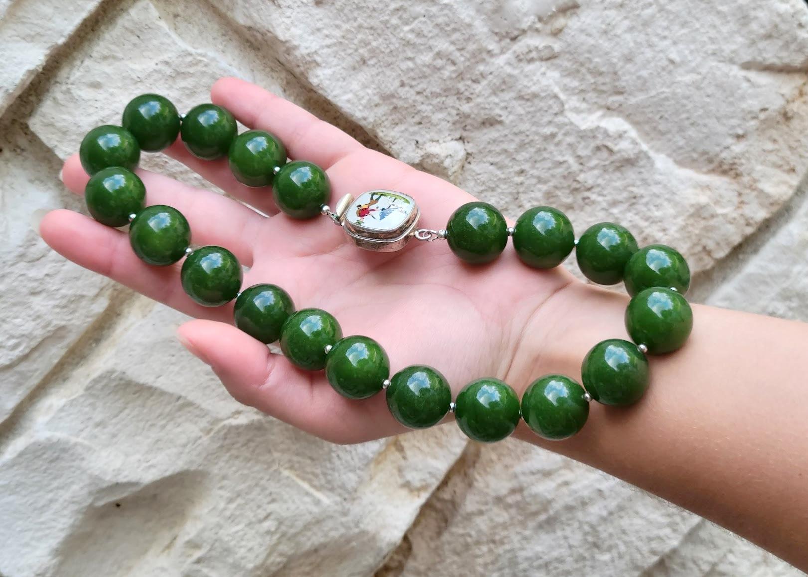 Taiwan Green Jasper Necklace with Rare Vintage Painted Glass Clasp For Sale 1