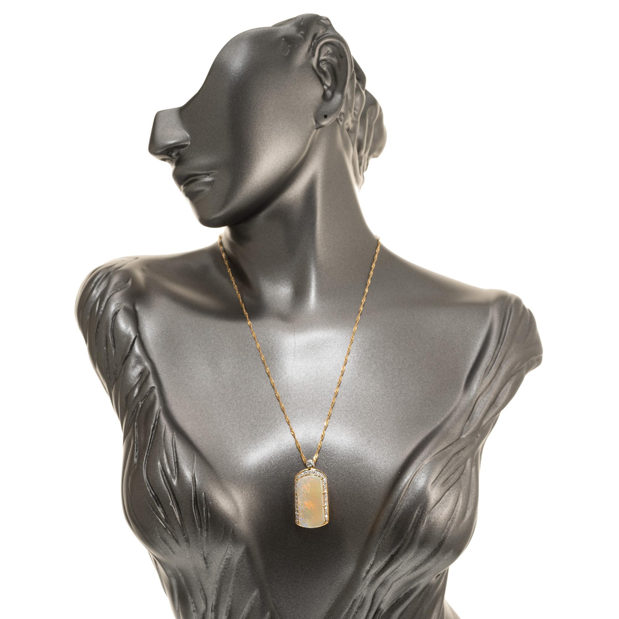 De las mujeres TAJ 10.80 Quilates Ópalo Diamante Halo Oro Amarillo Collar Colgante en venta