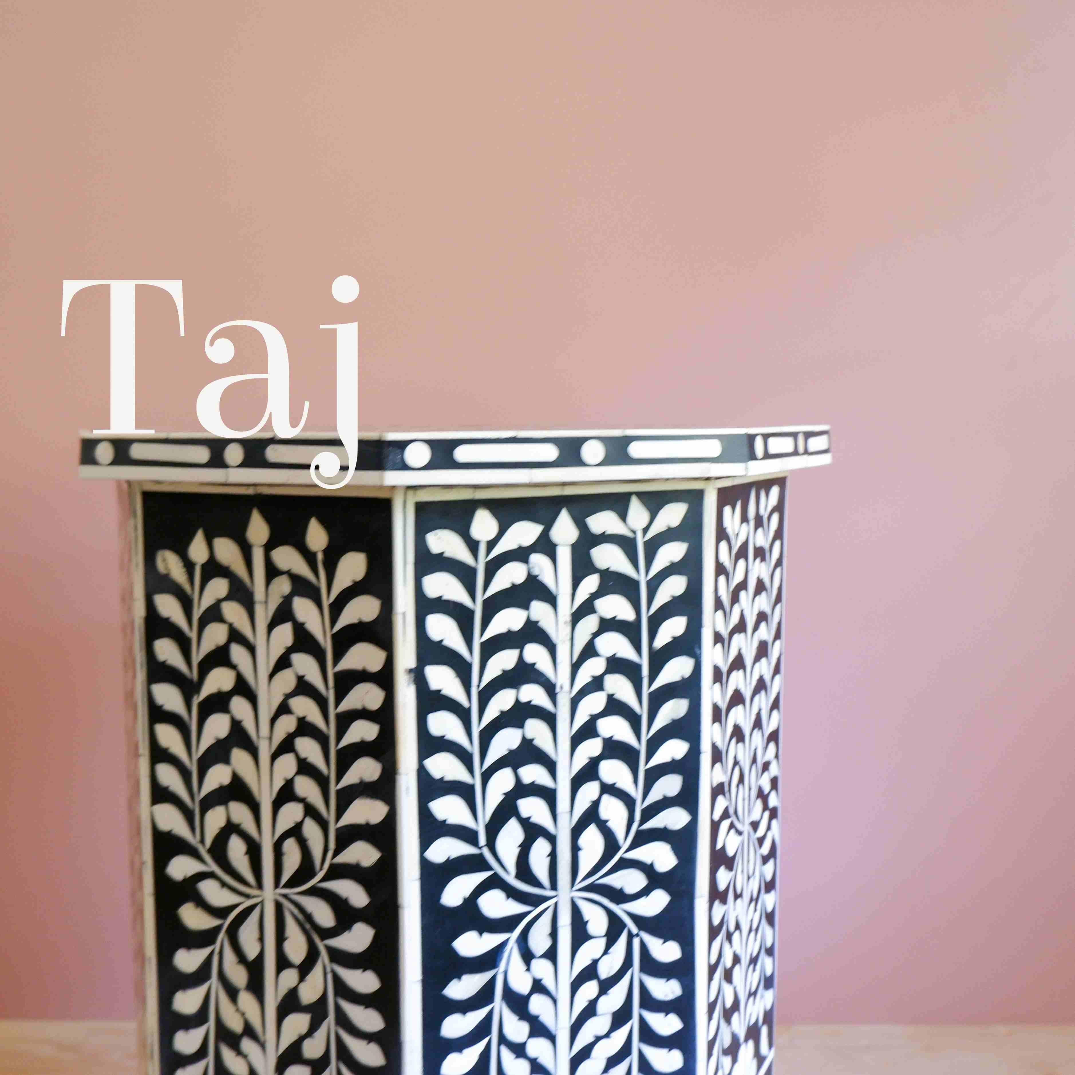 Taj inspirierter handgefertigter Beistelltisch Schwarz (Moderne der Mitte des Jahrhunderts) im Angebot